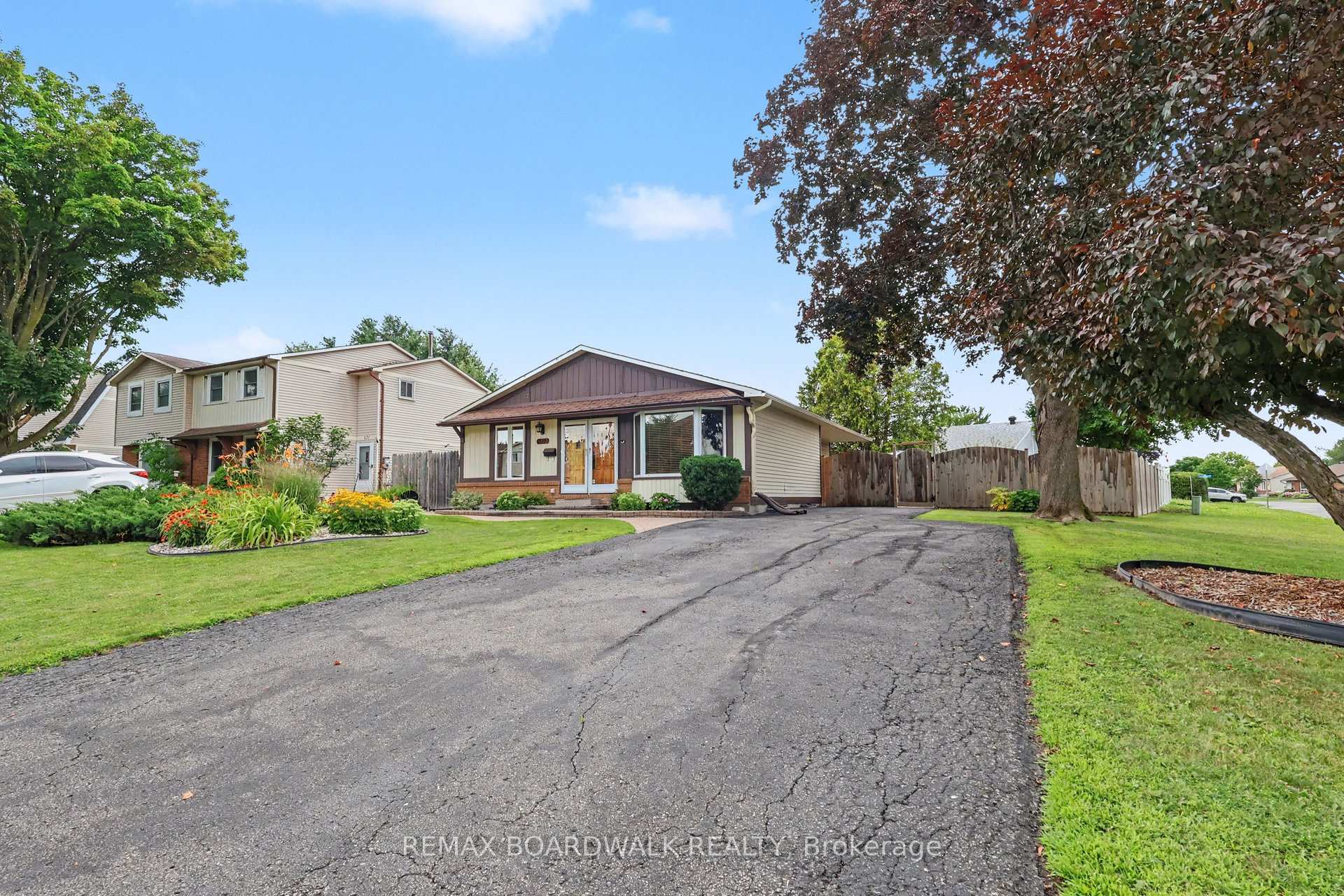 Photo 4 of 329 Pintail Terrace, Ottawa, Chatelaine Village — HOMEH