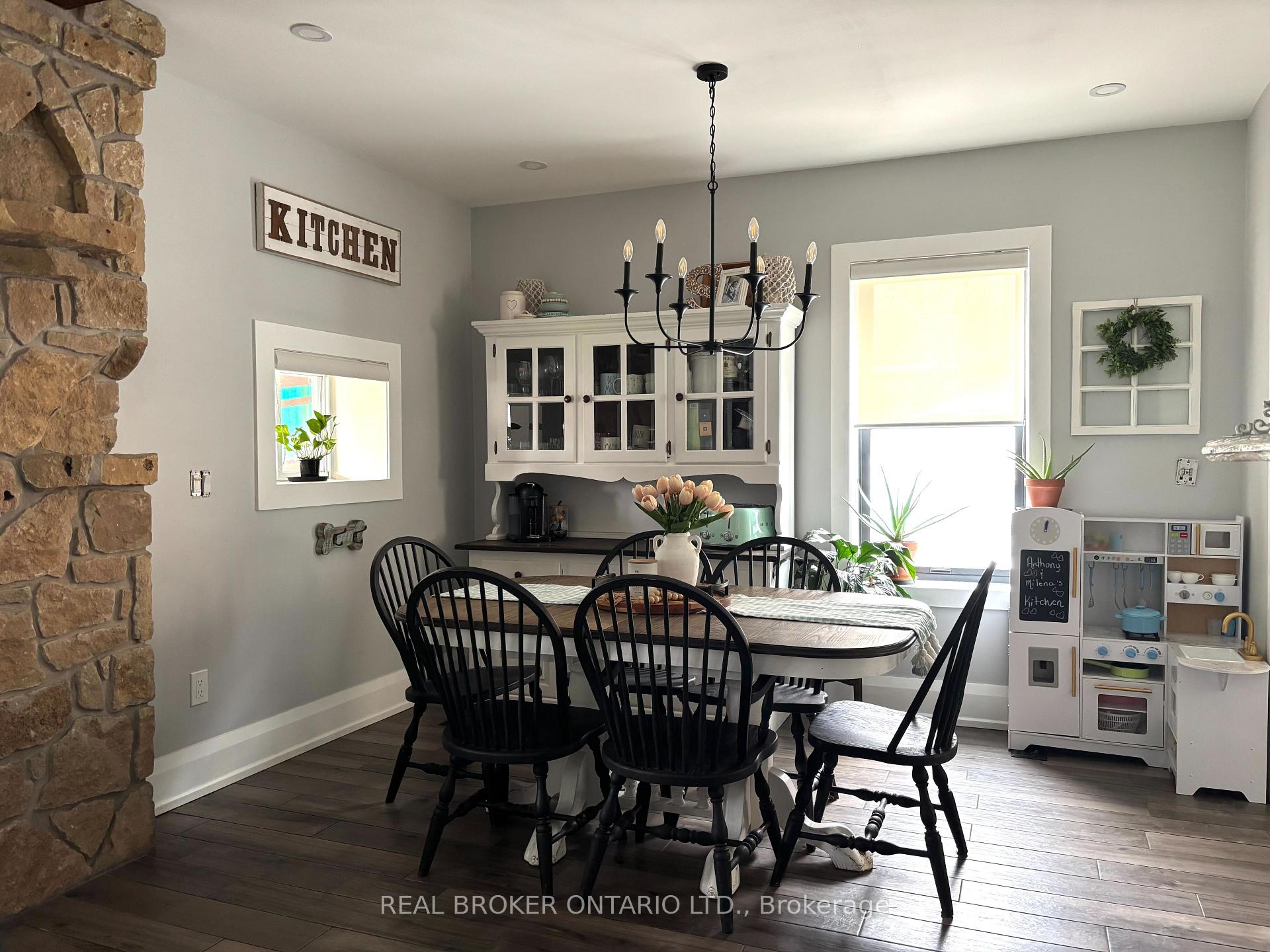 Photo 4 of 91 Mill Street, Orangeville — HOMEH