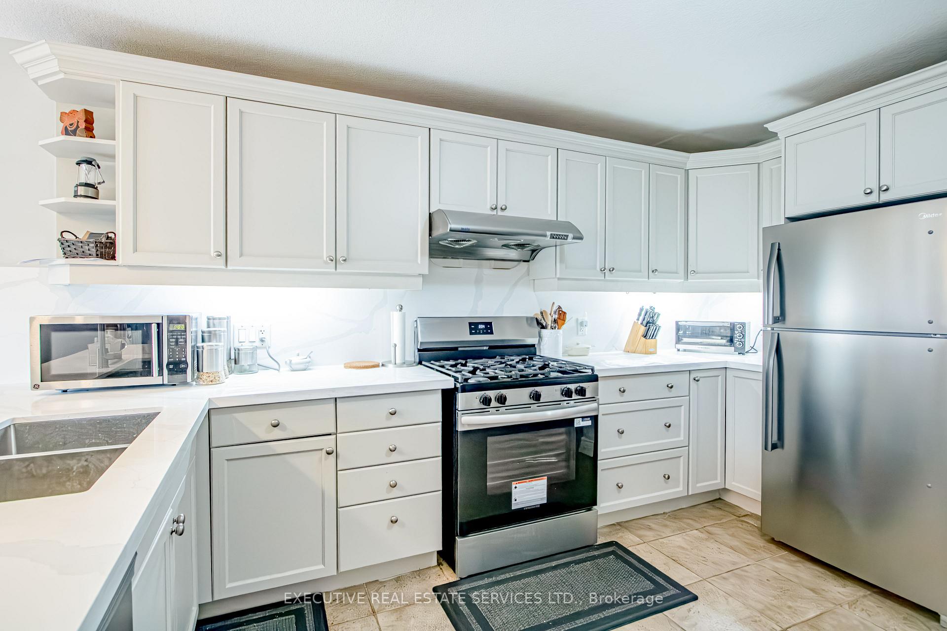 Photo 15 of 3264 Meadowgate Boulevard, London, South U — HOMEH