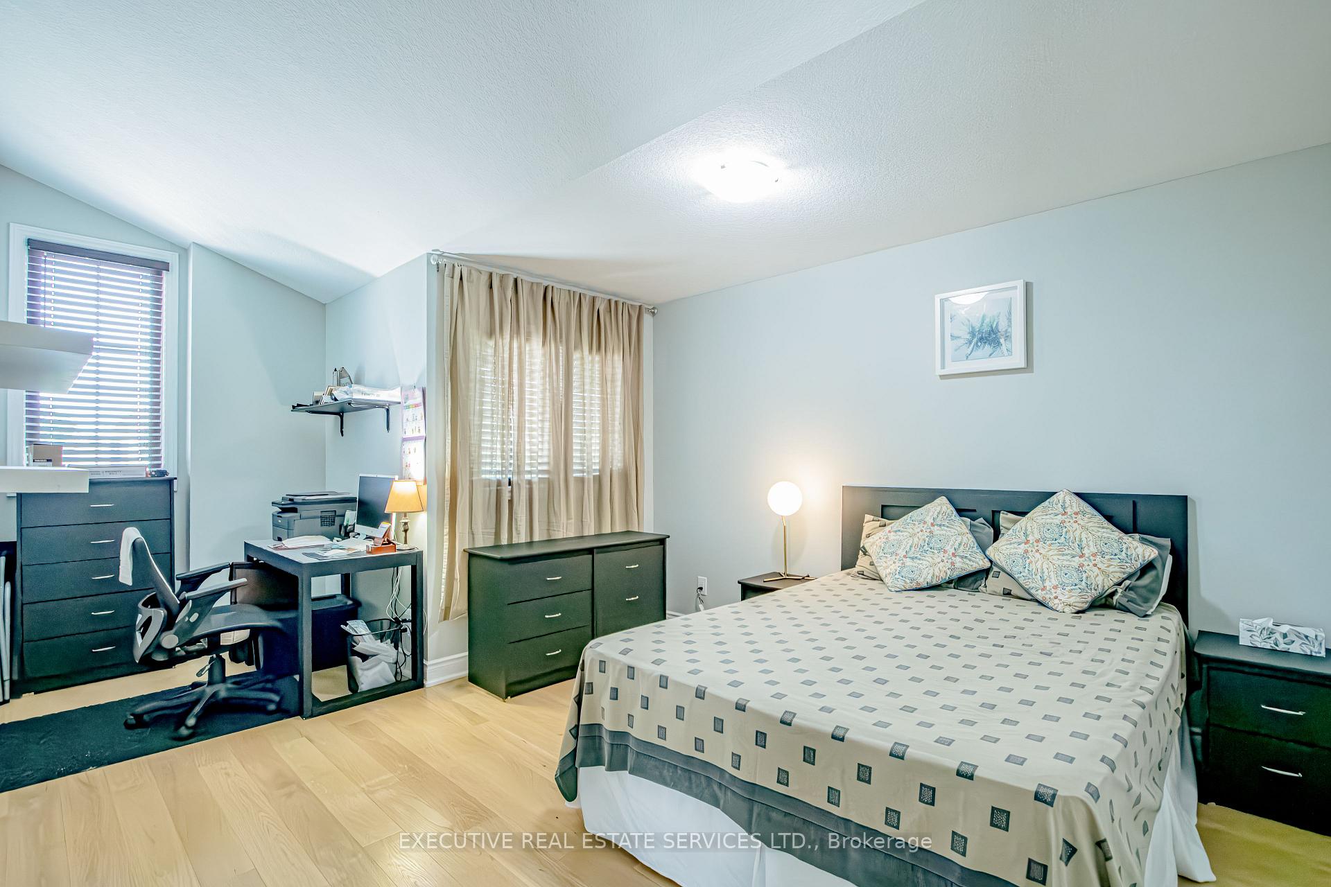 Photo 25 of 3264 Meadowgate Boulevard, London, South U — HOMEH
