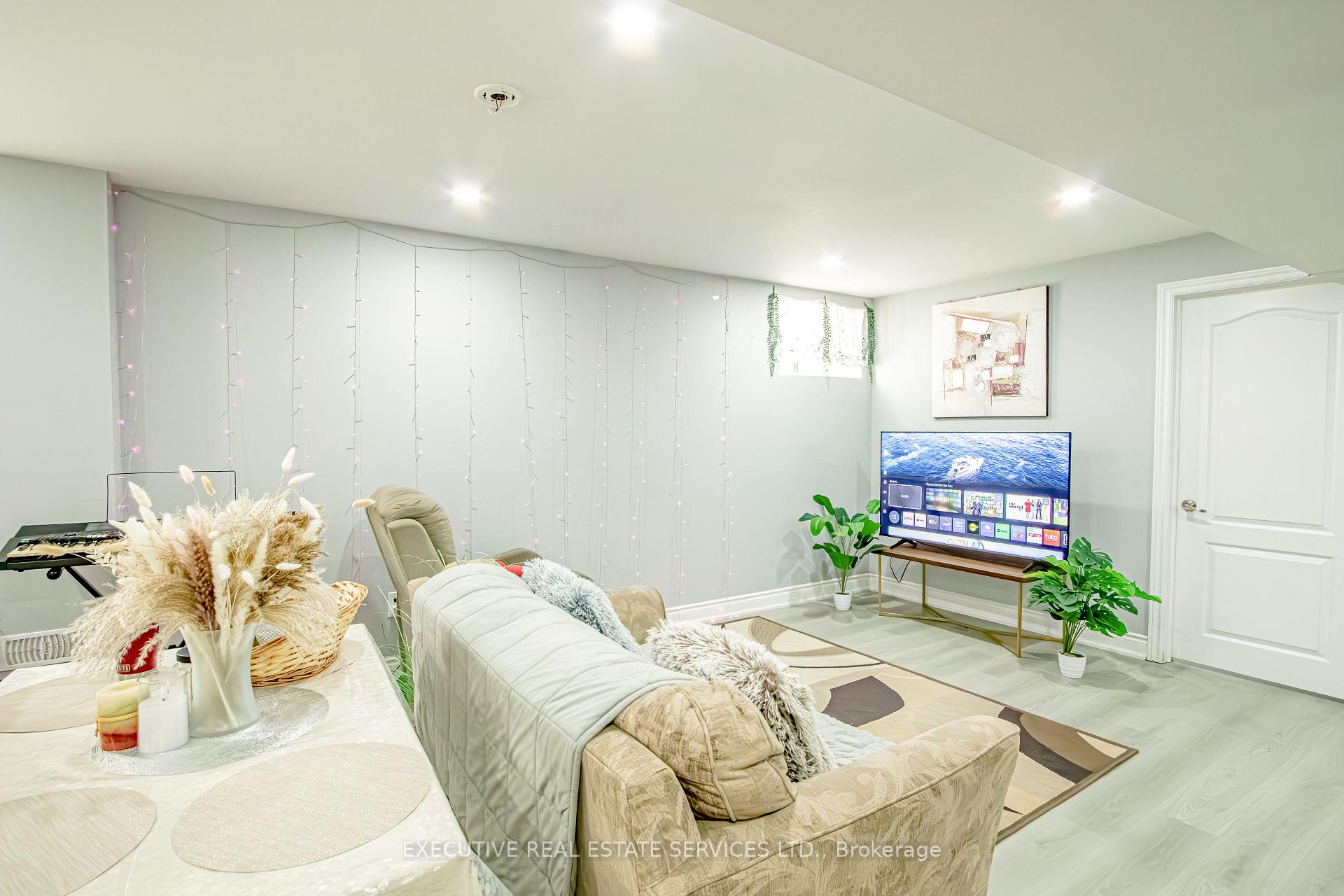 Photo 36 of 3264 Meadowgate Boulevard, London, South U — HOMEH