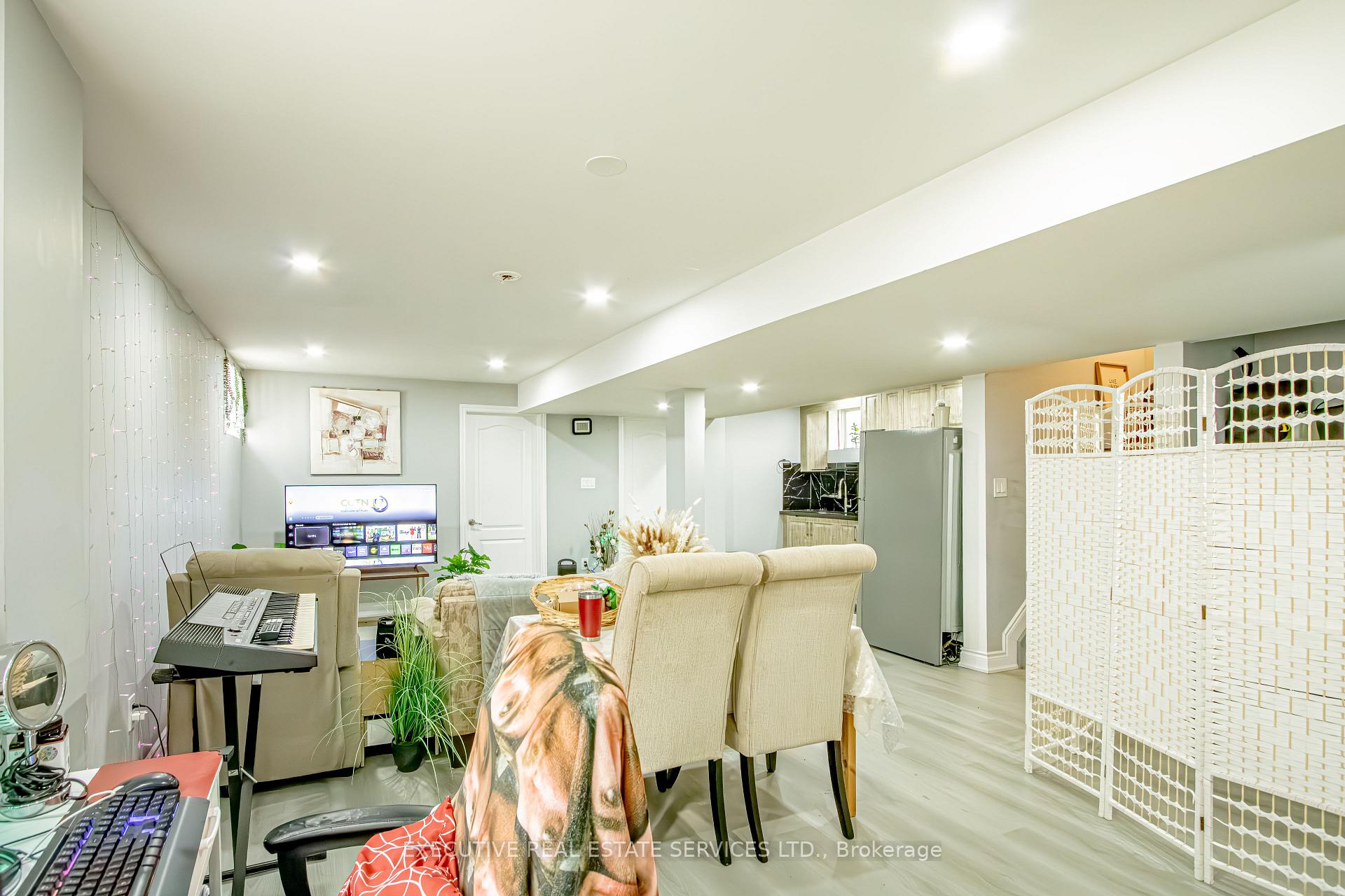 Photo 38 of 3264 Meadowgate Boulevard, London, South U — HOMEH