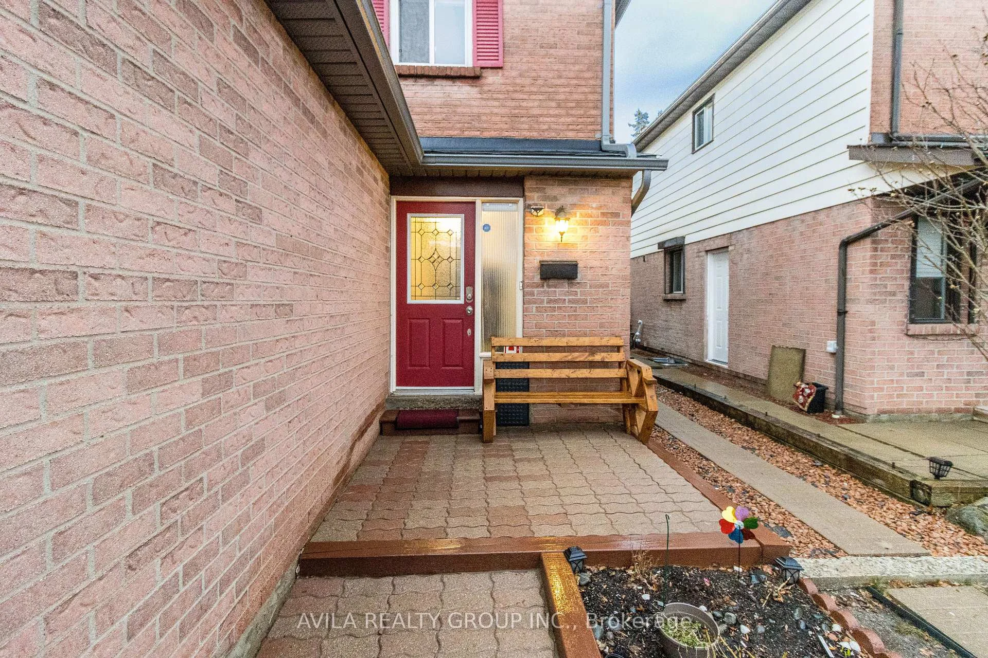 Photo 13 of 31 Wheatfield Road, Brampton, Brampton West — HOMEH