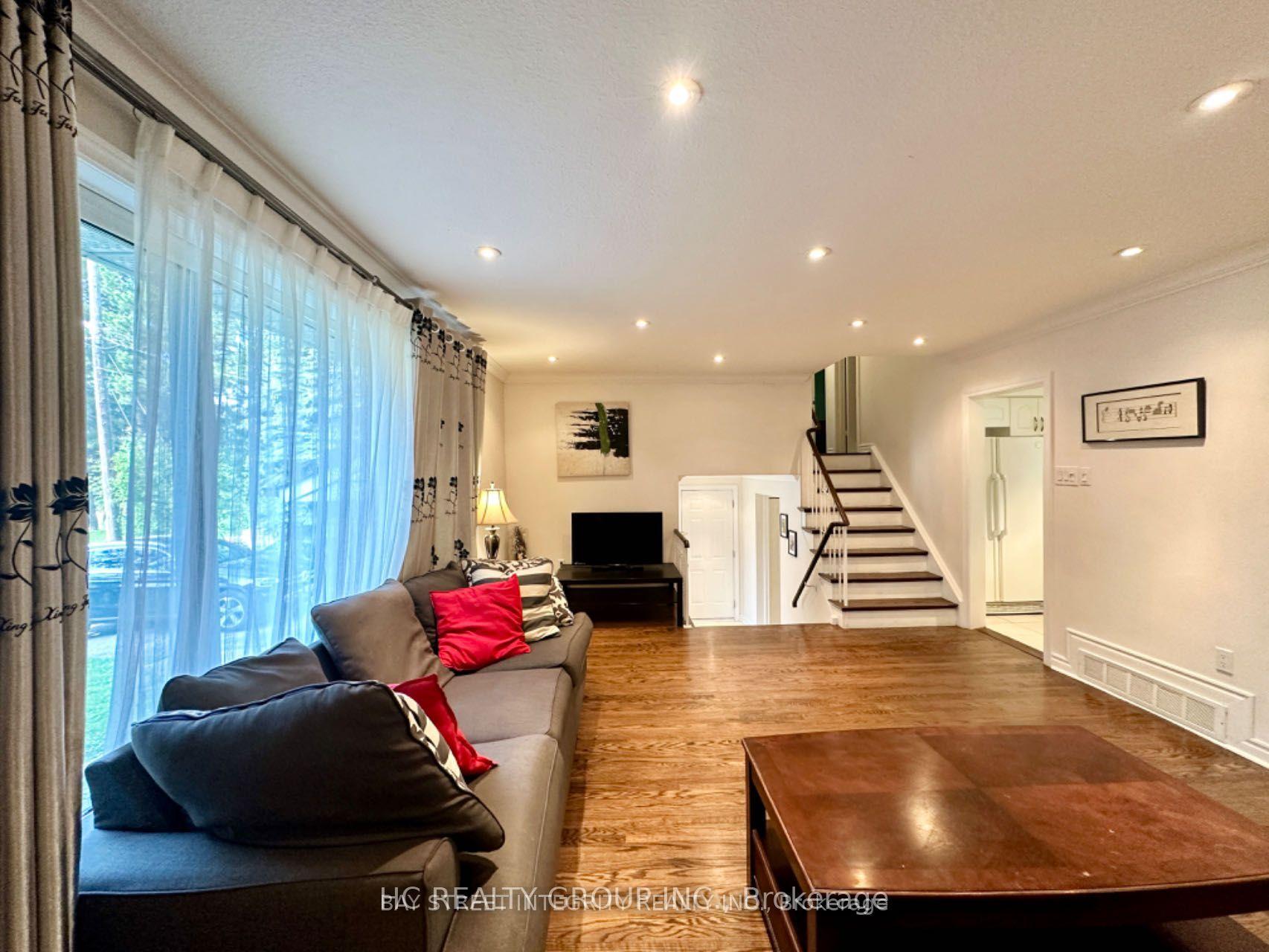 Photo 1 of 35 Lailey Crescent, North York, Willowdale East — HOMEH