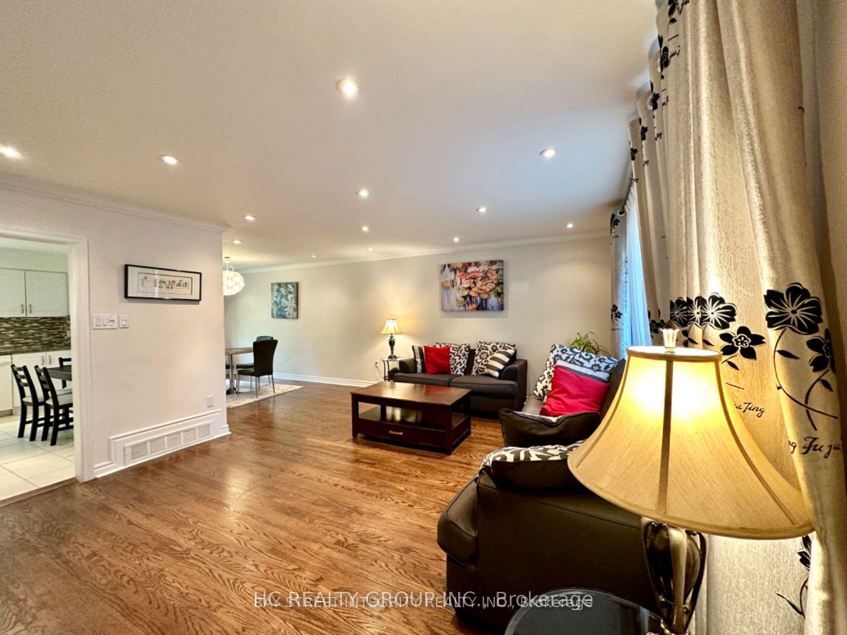 Photo 2 of 35 Lailey Crescent, North York, Willowdale East — HOMEH