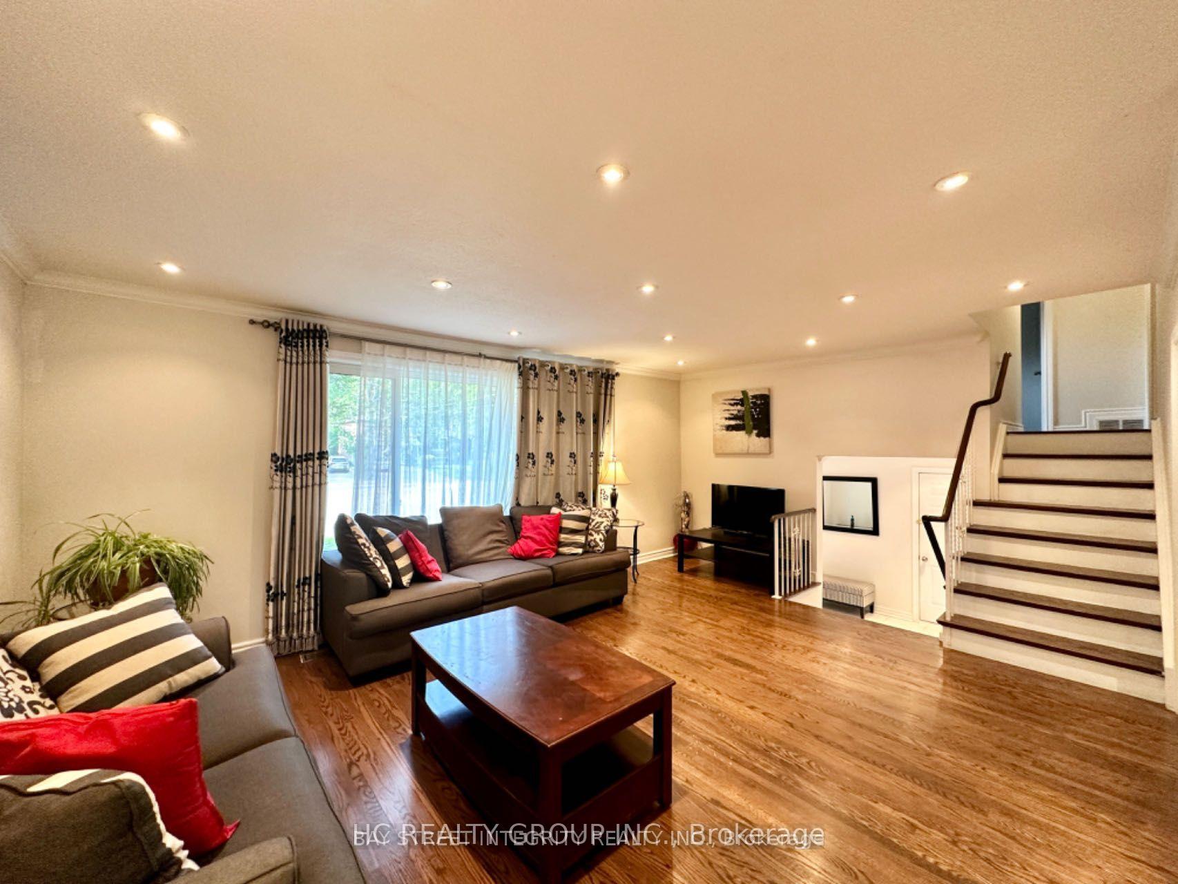 Photo 3 of 35 Lailey Crescent, North York, Willowdale East — HOMEH