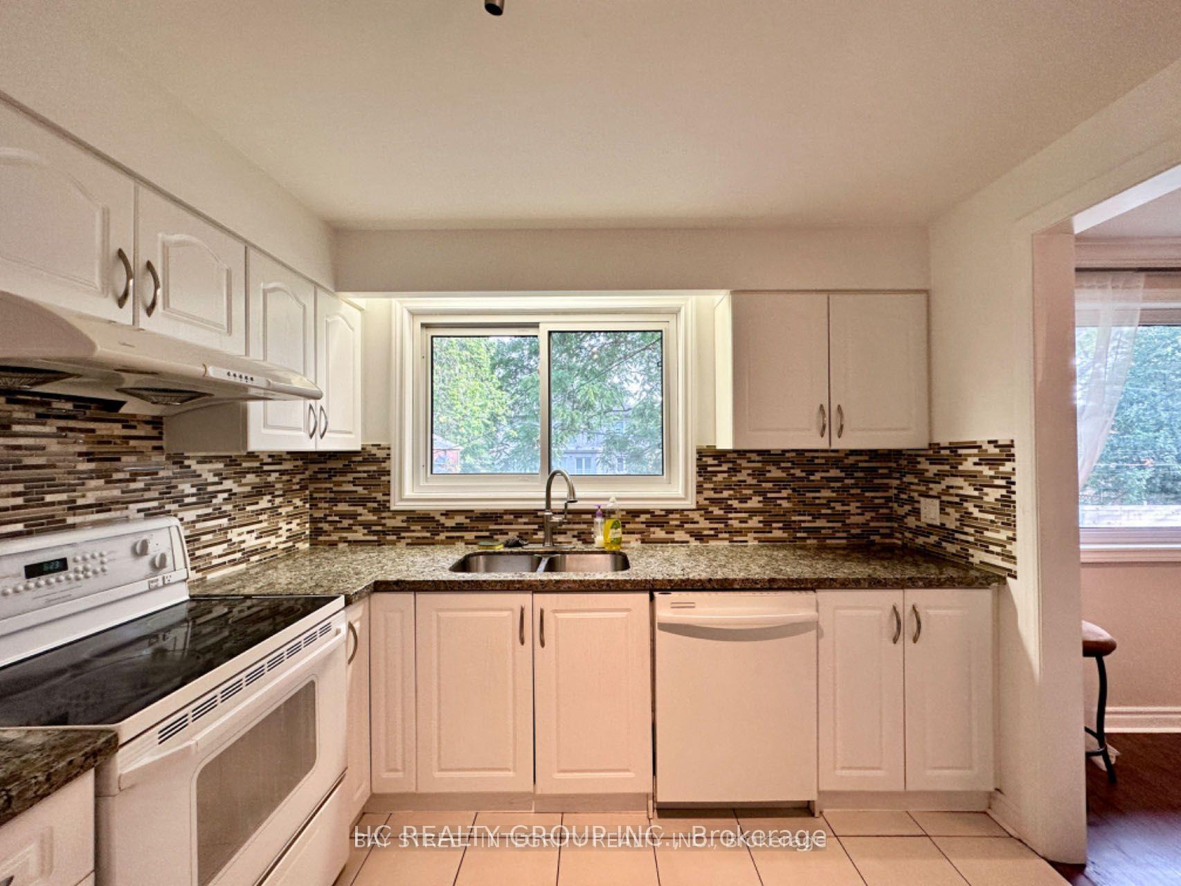 Photo 5 of 35 Lailey Crescent, North York, Willowdale East — HOMEH