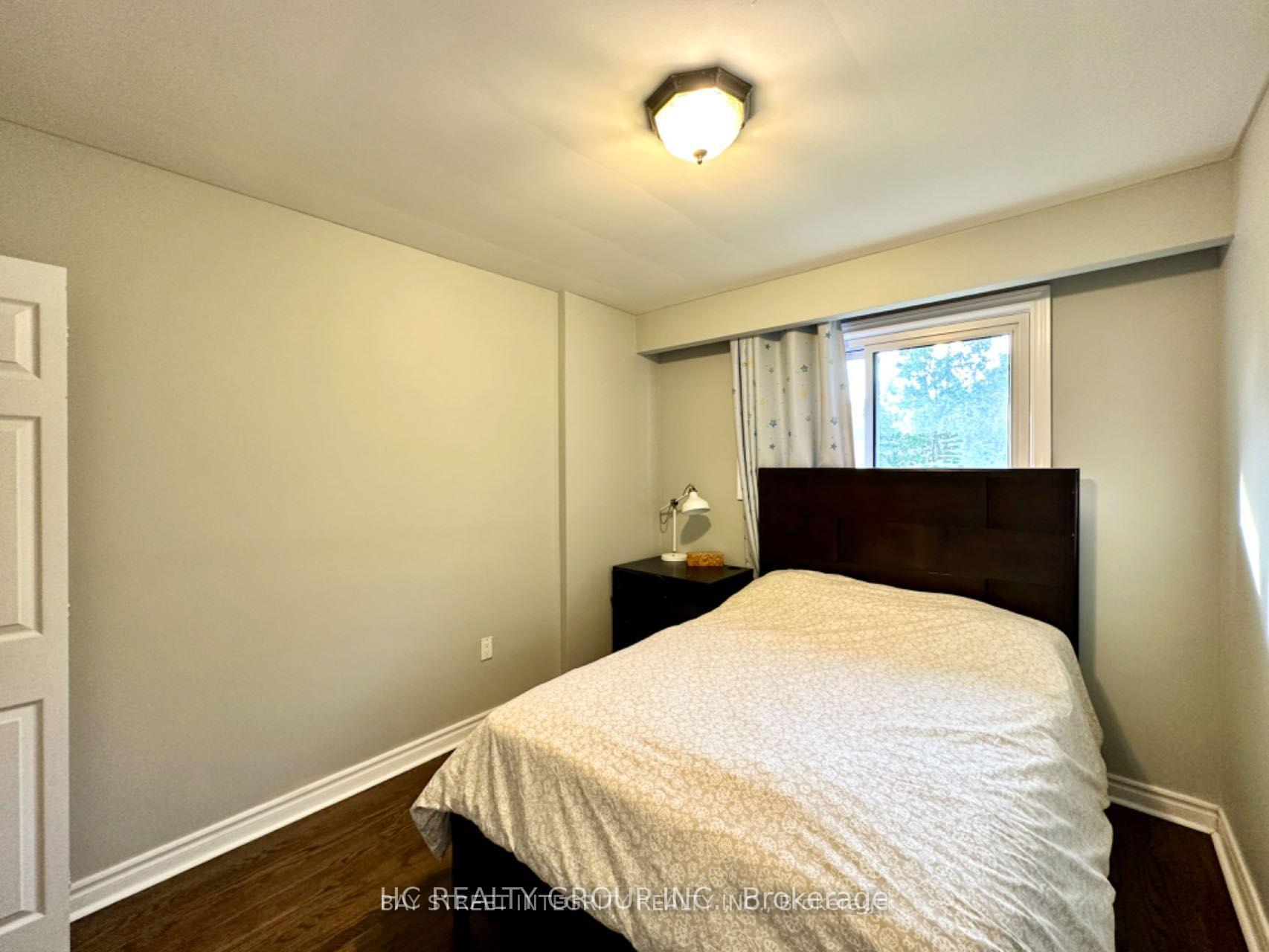 Photo 8 of 35 Lailey Crescent, North York, Willowdale East — HOMEH