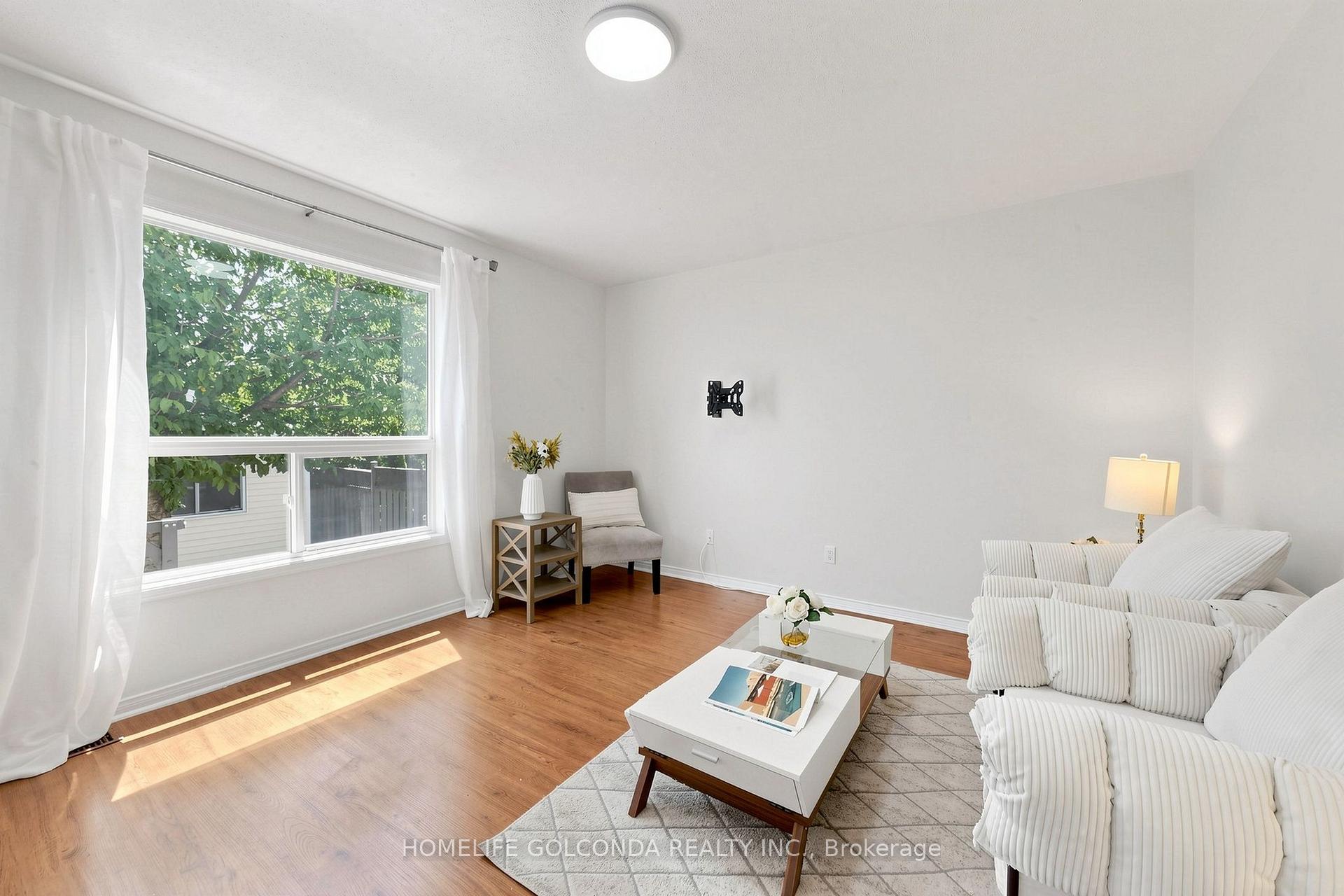 Photo 6 of 933 Glenbourne Court, Oshawa, Pinecrest — HOMEH