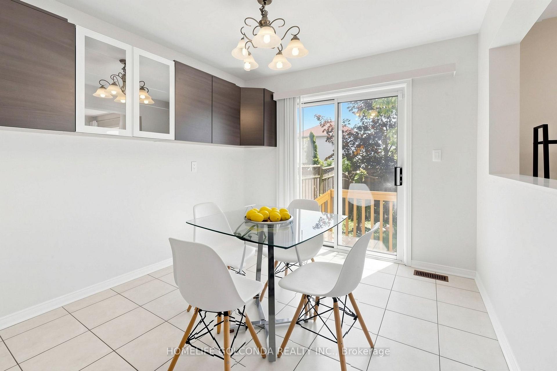 Photo 9 of 933 Glenbourne Court, Oshawa, Pinecrest — HOMEH
