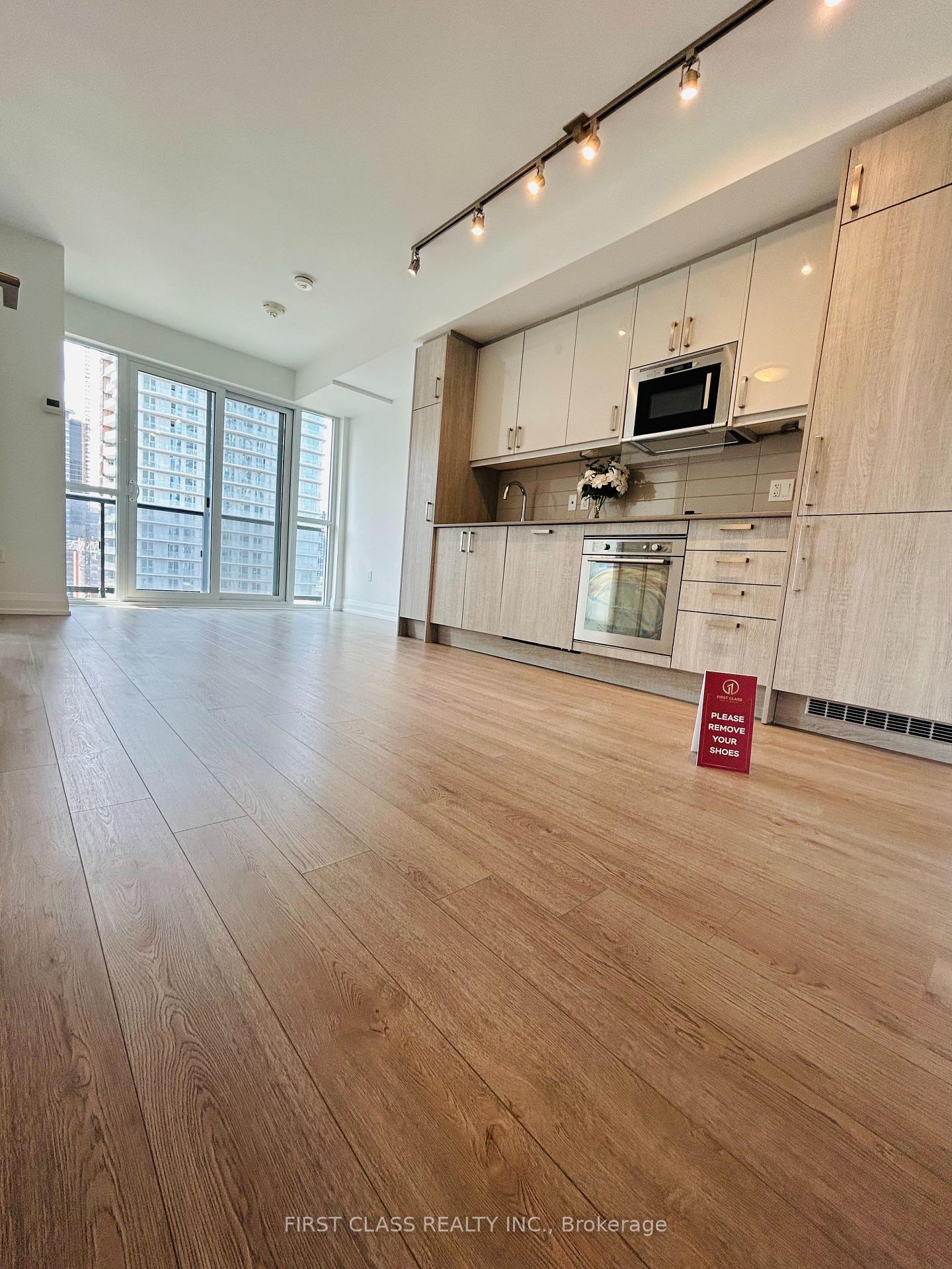 Photo 3 of Unit 1806, 77 Mutual Street, Toronto, Church-Yonge Corridor — HOMEH