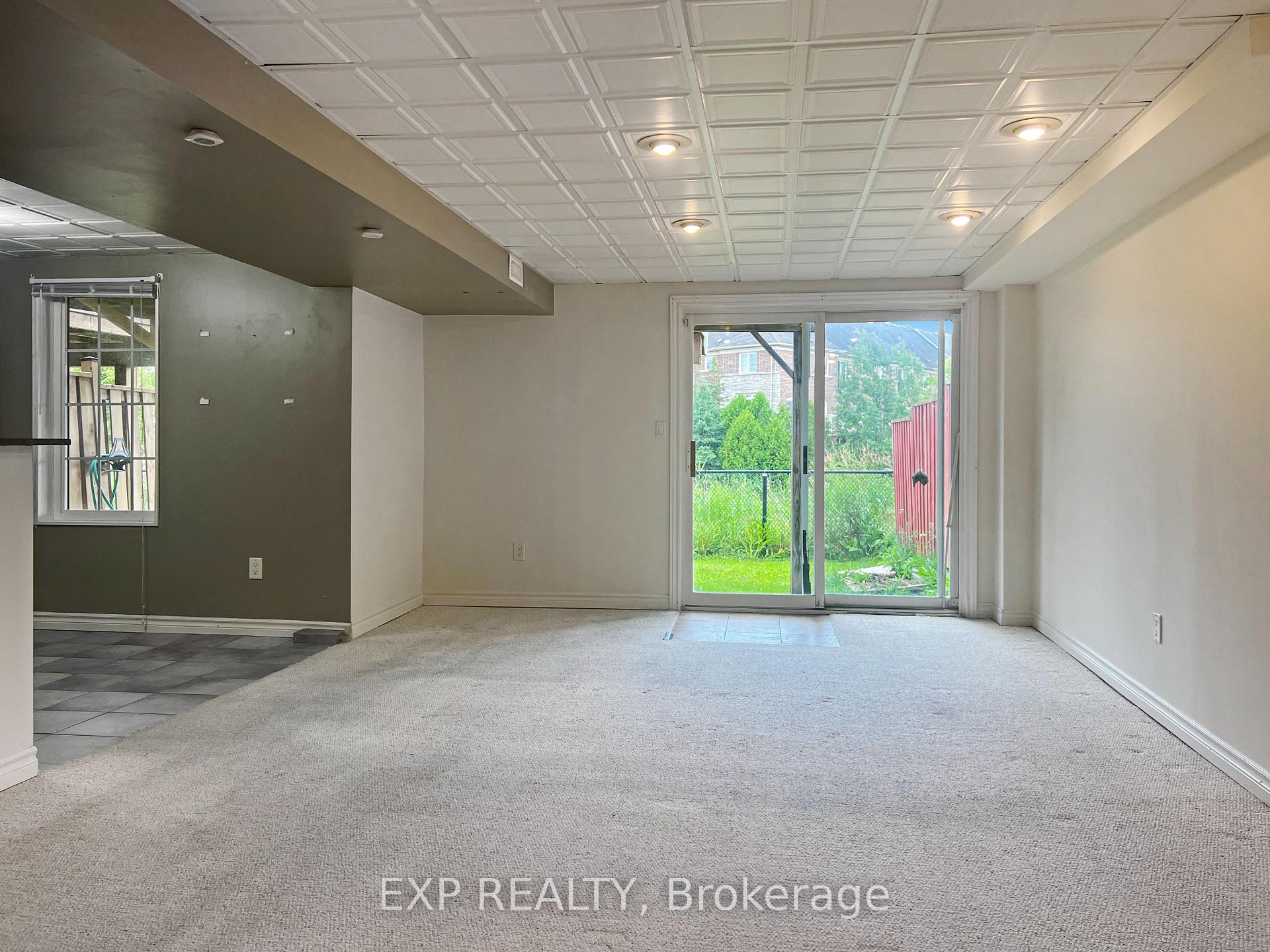 Photo 2 of Unit Bsmt, 26 Millcliff Circle, Aurora, Aurora Grove — HOMEH