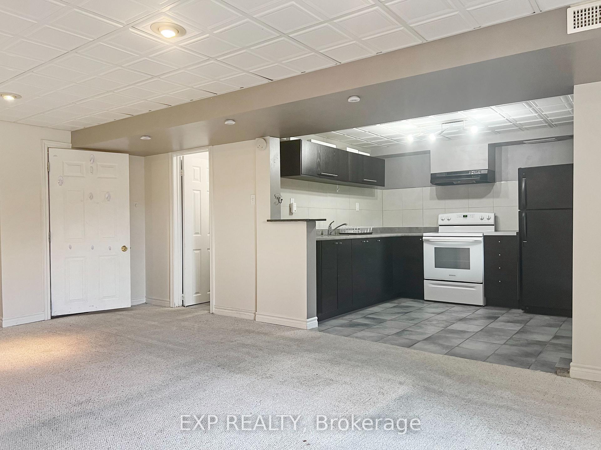 Photo 5 of Unit Bsmt, 26 Millcliff Circle, Aurora, Aurora Grove — HOMEH
