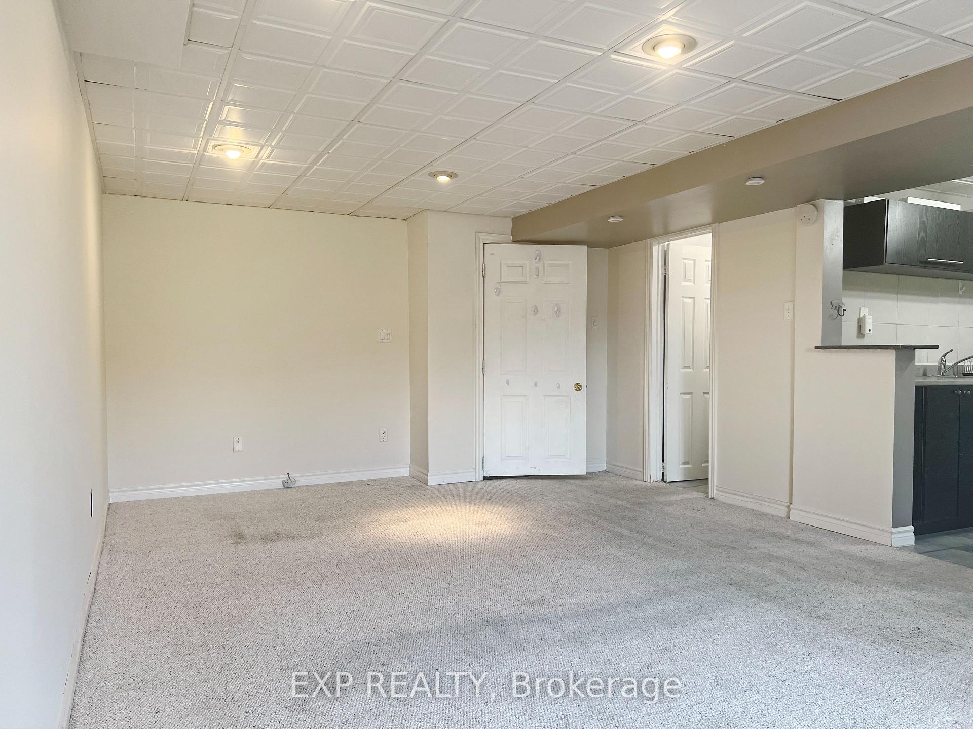 Photo 7 of Unit Bsmt, 26 Millcliff Circle, Aurora, Aurora Grove — HOMEH