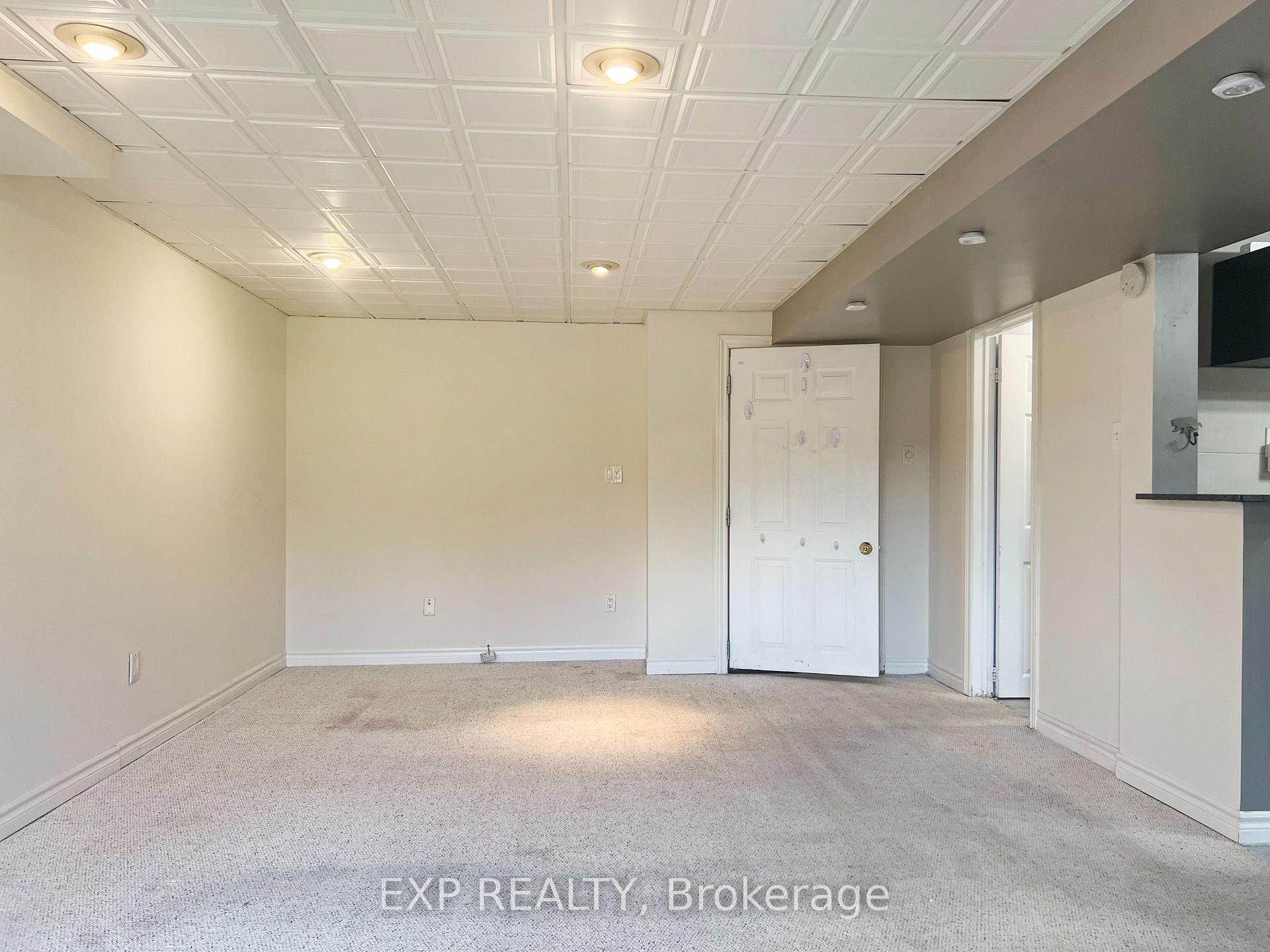 Photo 12 of Unit Bsmt, 26 Millcliff Circle, Aurora, Aurora Grove — HOMEH