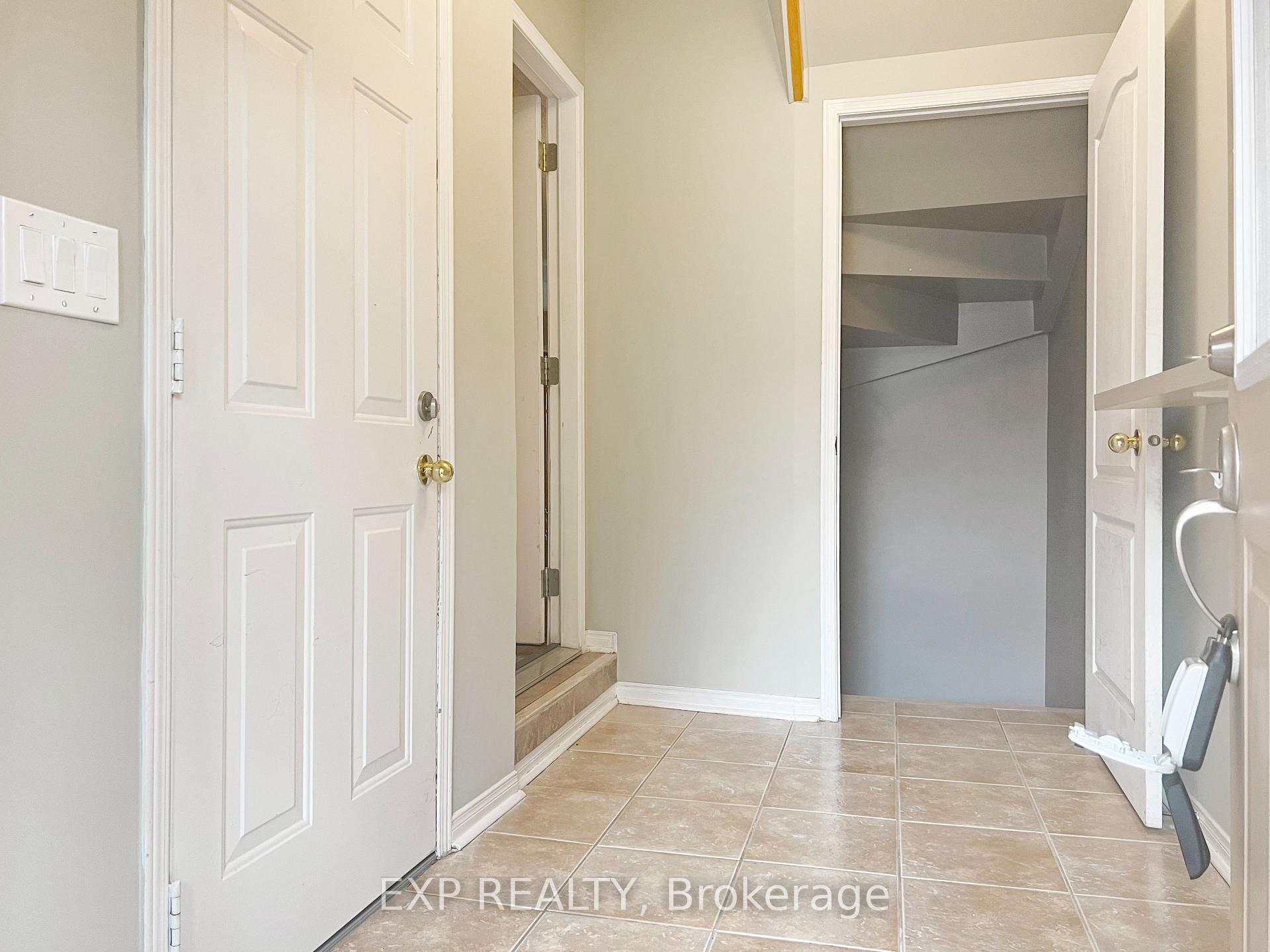 Photo 13 of Unit Bsmt, 26 Millcliff Circle, Aurora, Aurora Grove — HOMEH