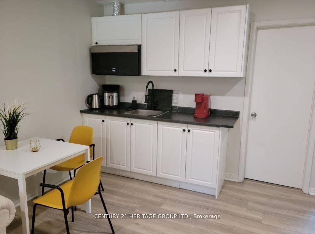 Photo 2 of Unit B, 287 Lorne Avenue, Newmarket, Central Newmarket — HOMEH