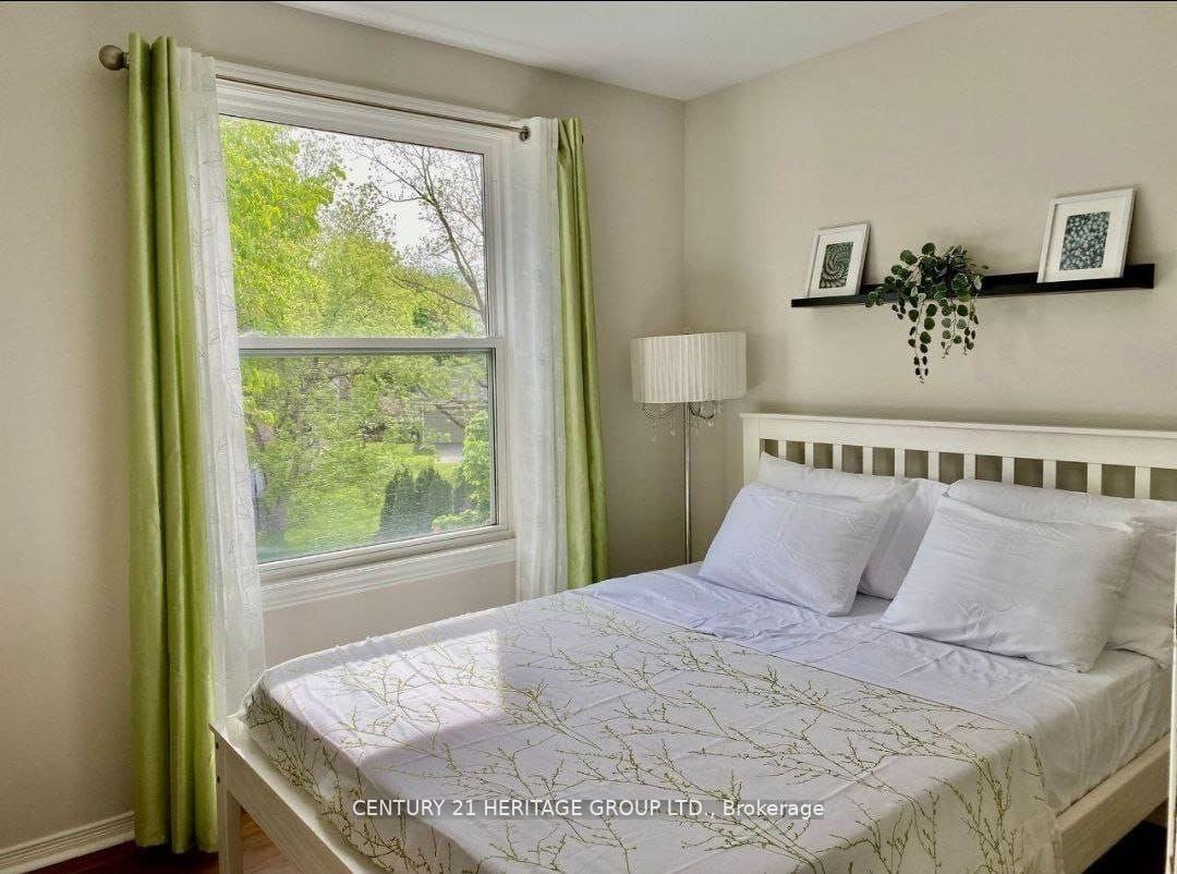 Photo 3 of Unit B, 287 Lorne Avenue, Newmarket, Central Newmarket — HOMEH