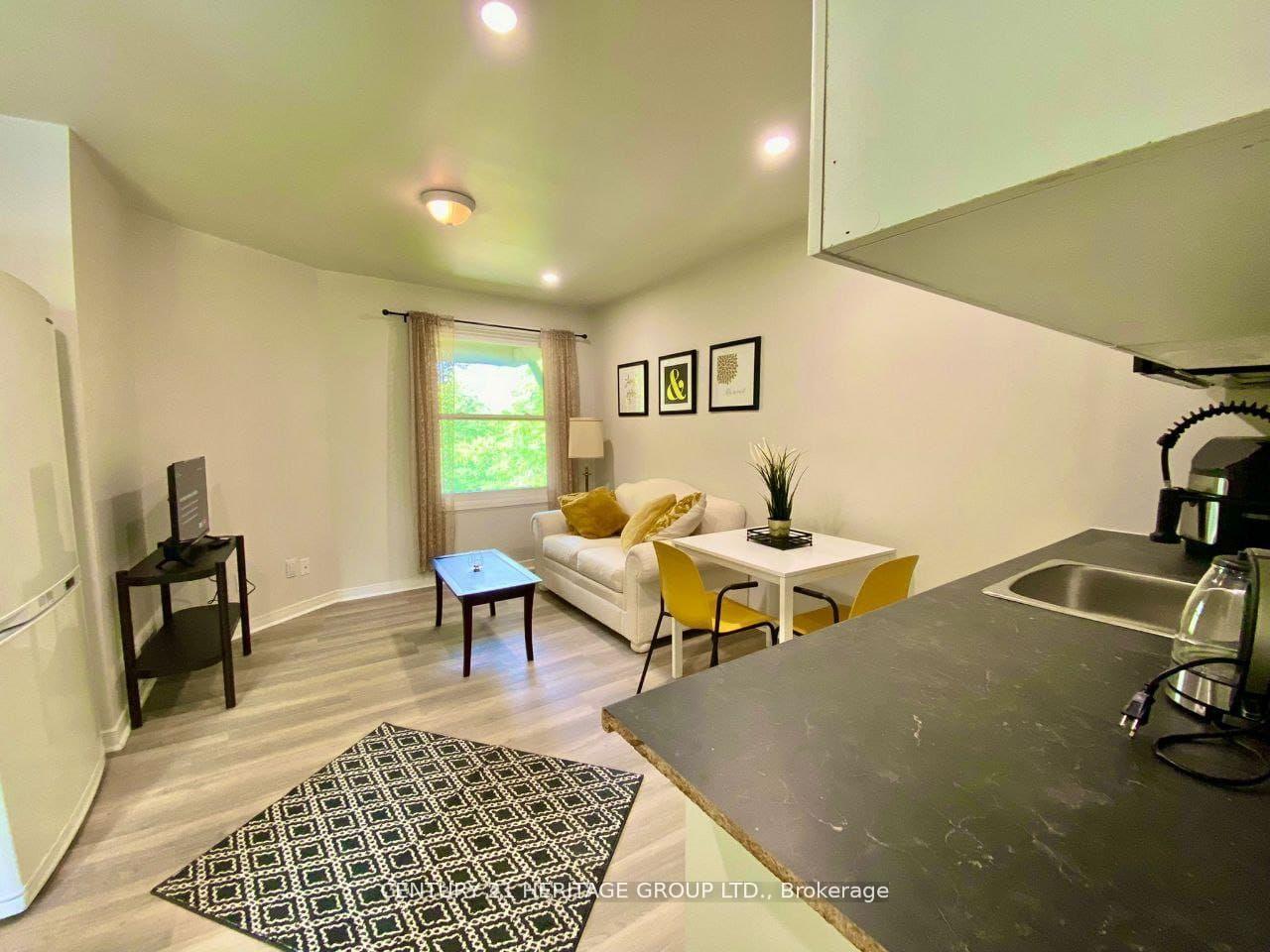 Photo 5 of Unit B, 287 Lorne Avenue, Newmarket, Central Newmarket — HOMEH