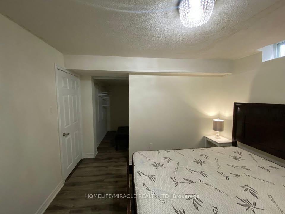 Photo 5 of 5237 Floral Hill Crescent, Mississauga, East Credit — HOMEH