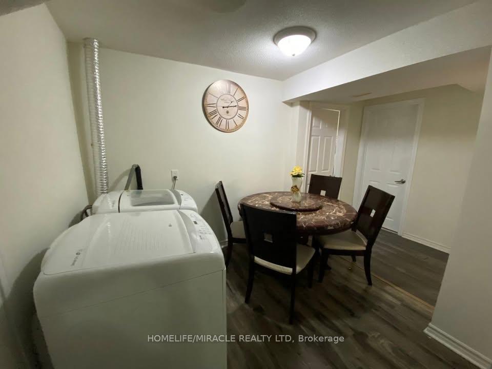 Photo 8 of 5237 Floral Hill Crescent, Mississauga, East Credit — HOMEH