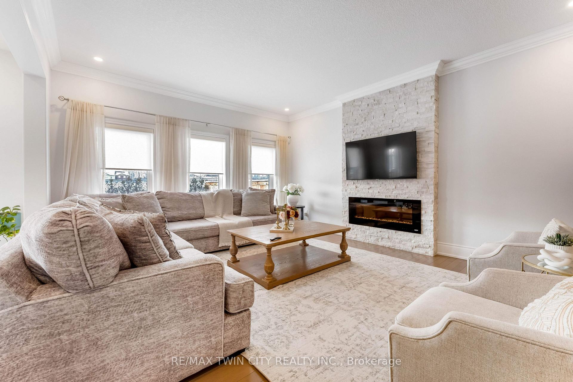 Photo 8 of 565 Florencedale Crescent, Kitchener, Huron Park — HOMEH