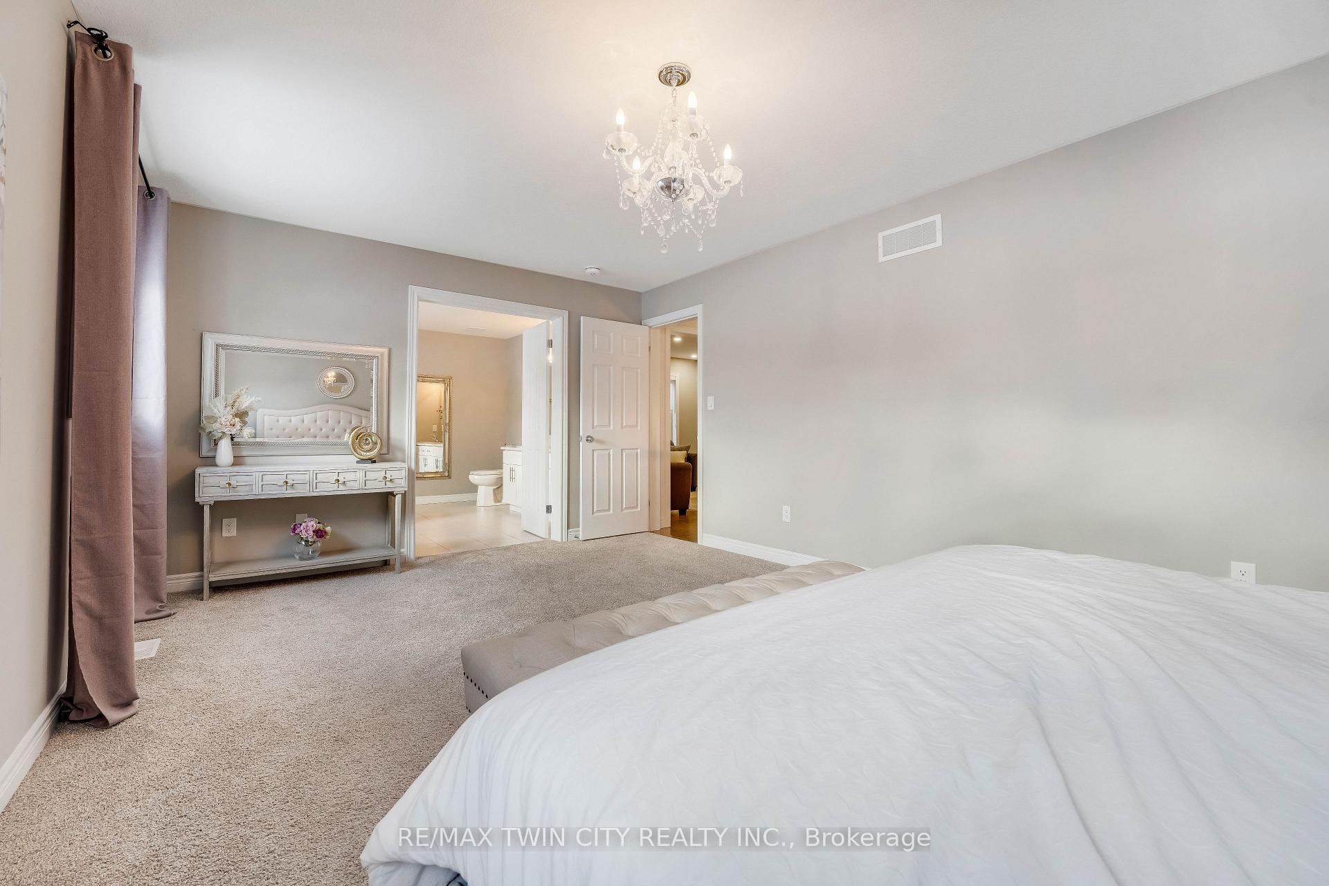 Photo 16 of 565 Florencedale Crescent, Kitchener, Huron Park — HOMEH