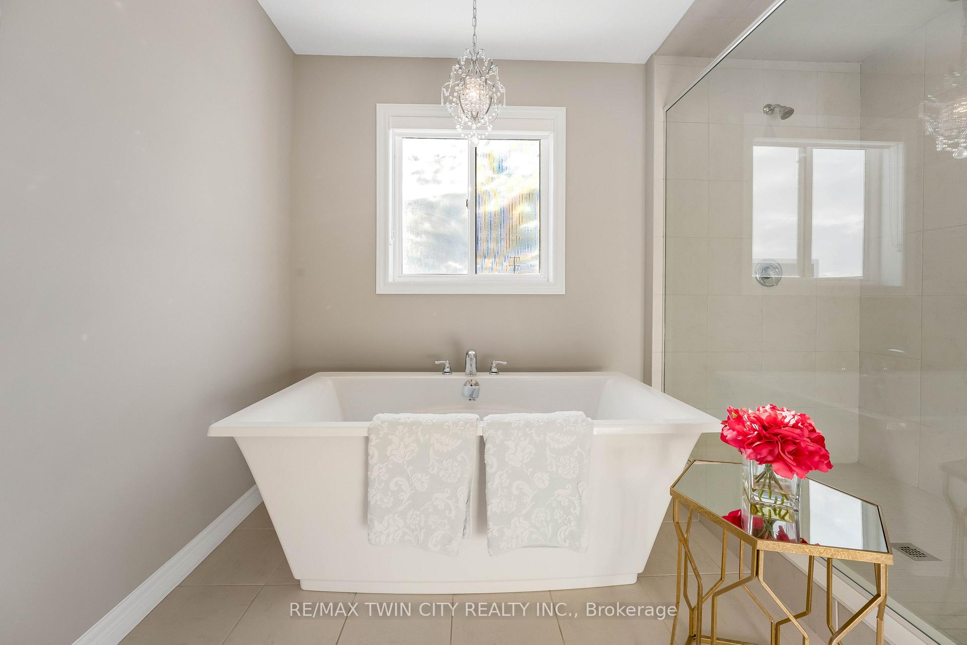 Photo 18 of 565 Florencedale Crescent, Kitchener, Huron Park — HOMEH
