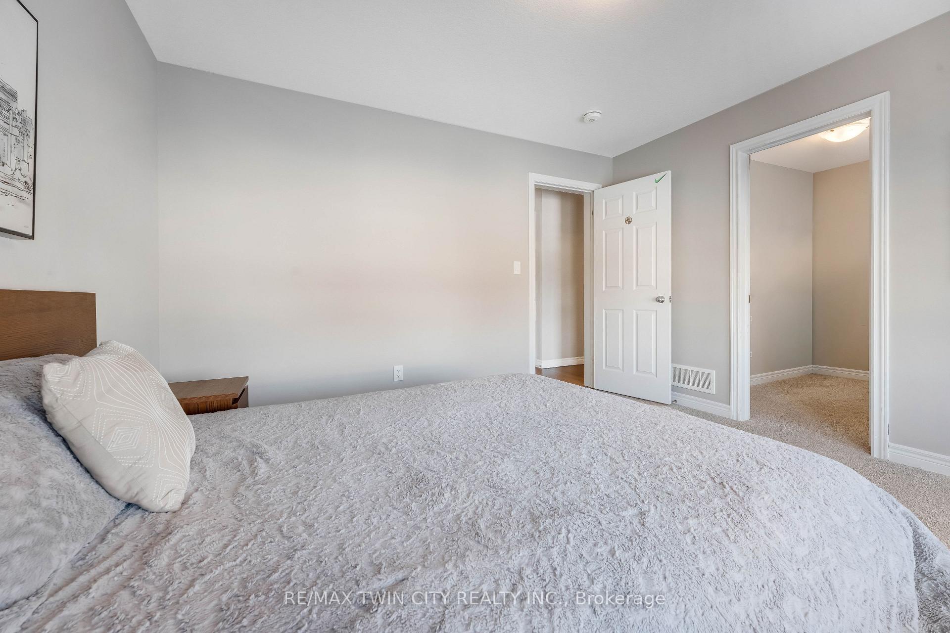 Photo 23 of 565 Florencedale Crescent, Kitchener, Huron Park — HOMEH