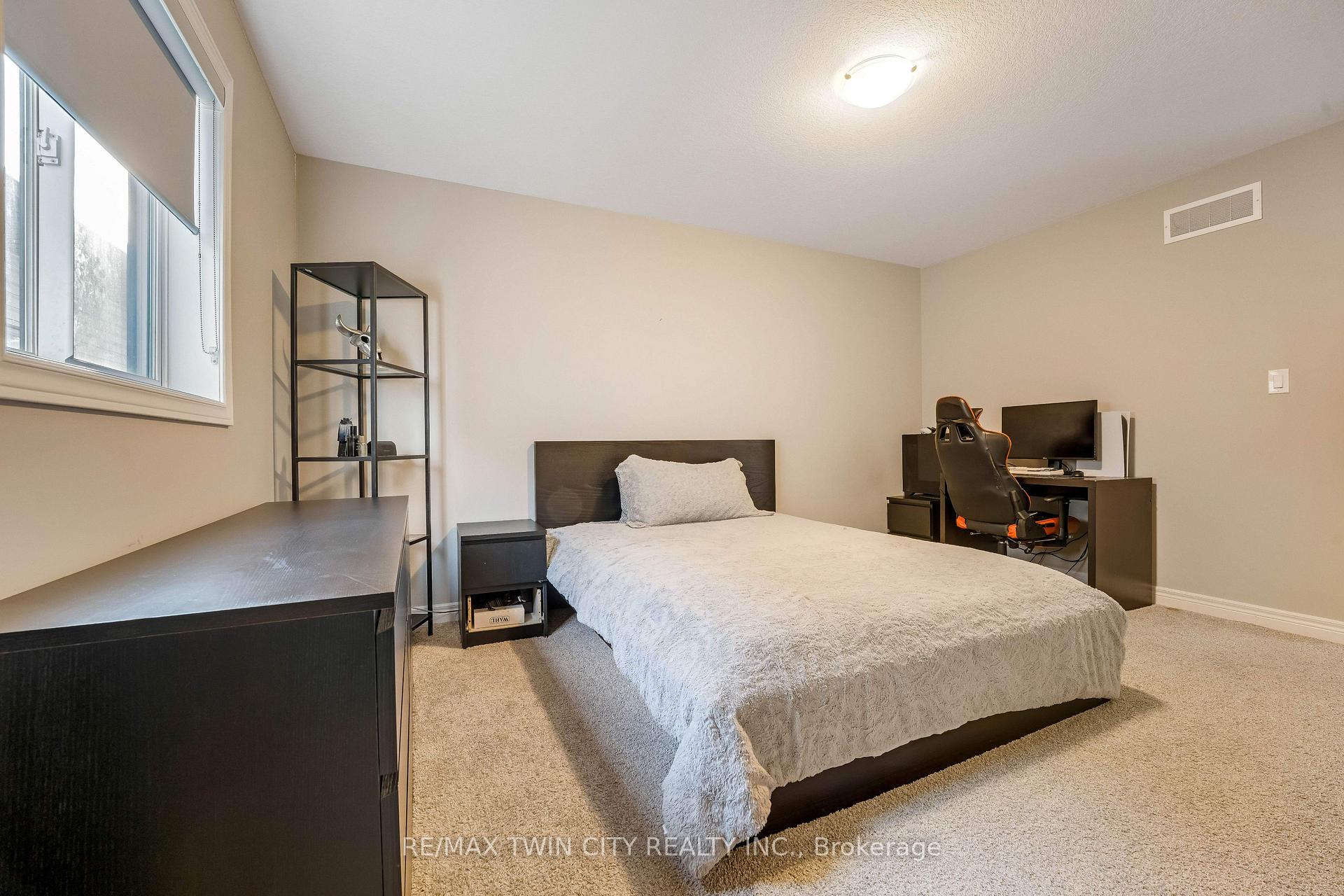 Photo 26 of 565 Florencedale Crescent, Kitchener, Huron Park — HOMEH
