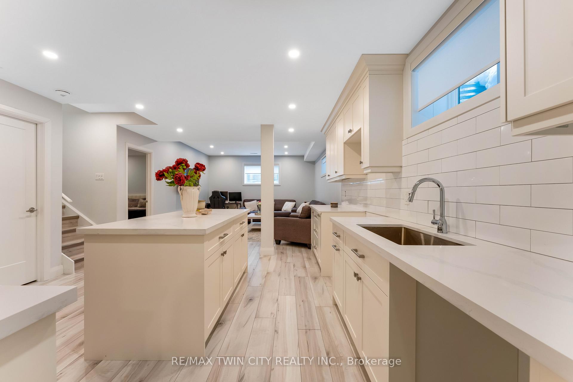 Photo 32 of 565 Florencedale Crescent, Kitchener, Huron Park — HOMEH