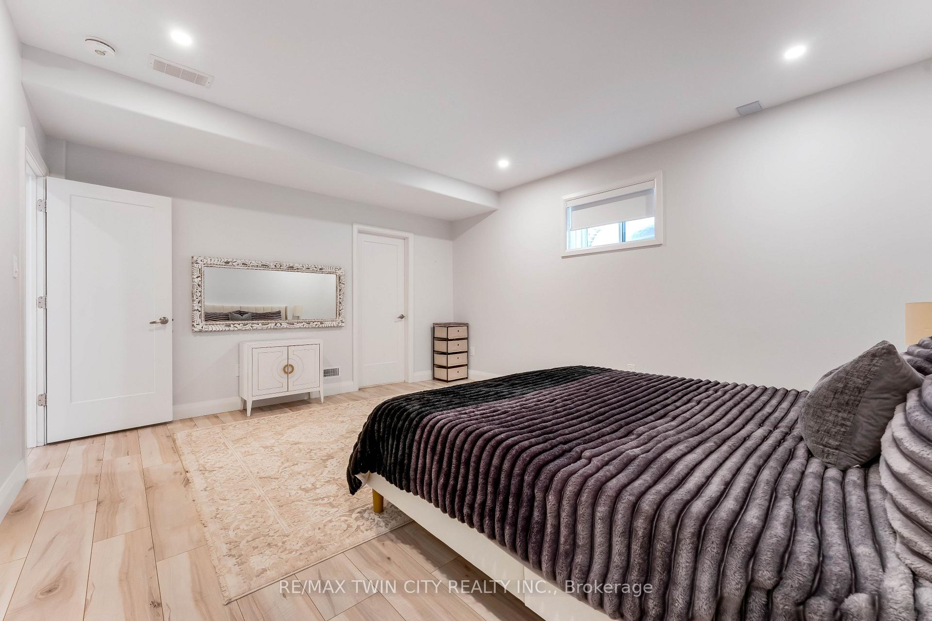 Photo 37 of 565 Florencedale Crescent, Kitchener, Huron Park — HOMEH