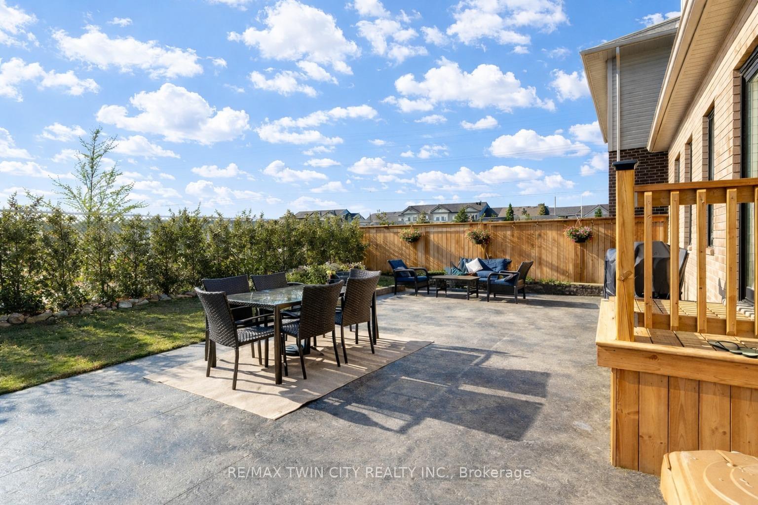 Photo 38 of 565 Florencedale Crescent, Kitchener, Huron Park — HOMEH