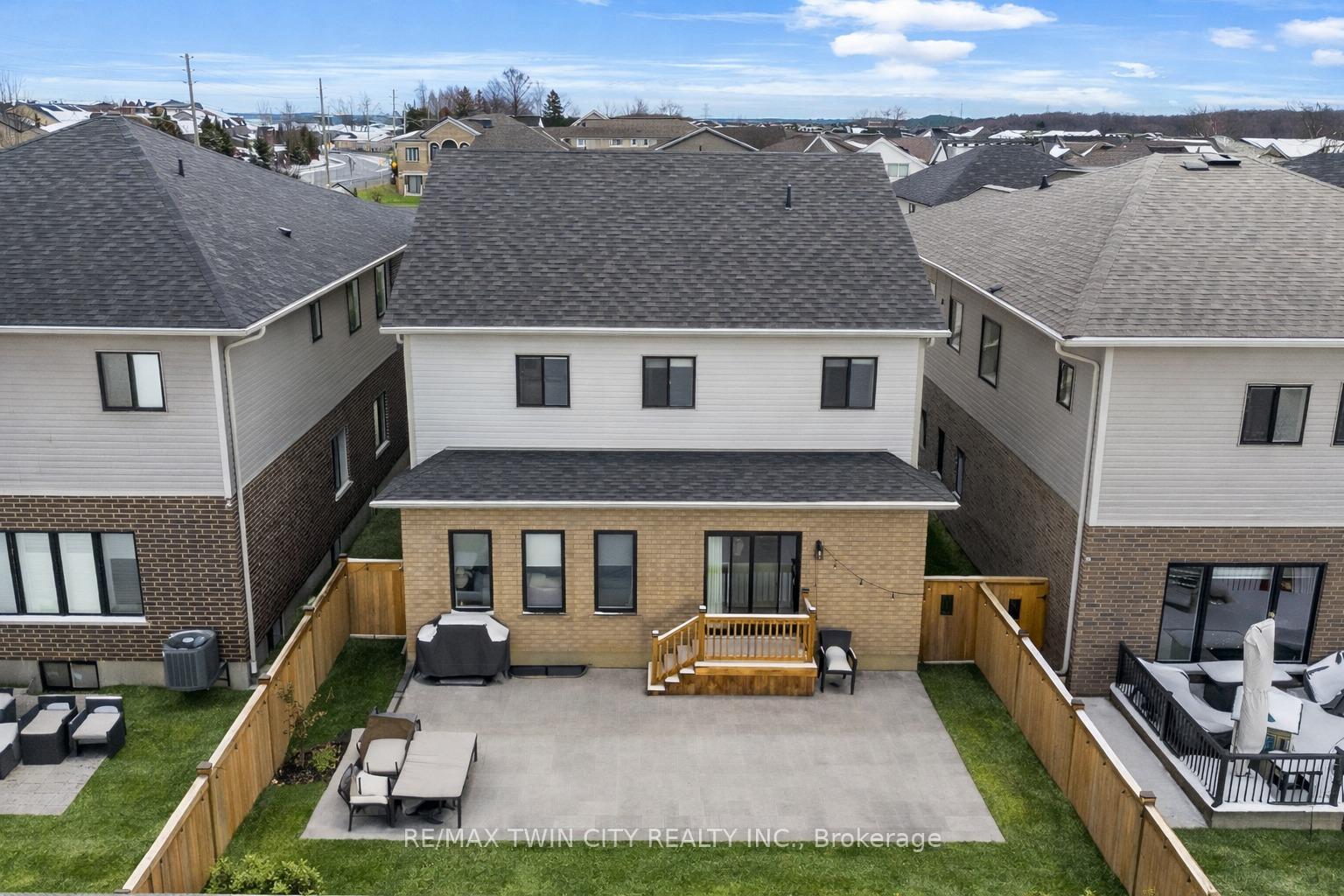 Photo 41 of 565 Florencedale Crescent, Kitchener, Huron Park — HOMEH