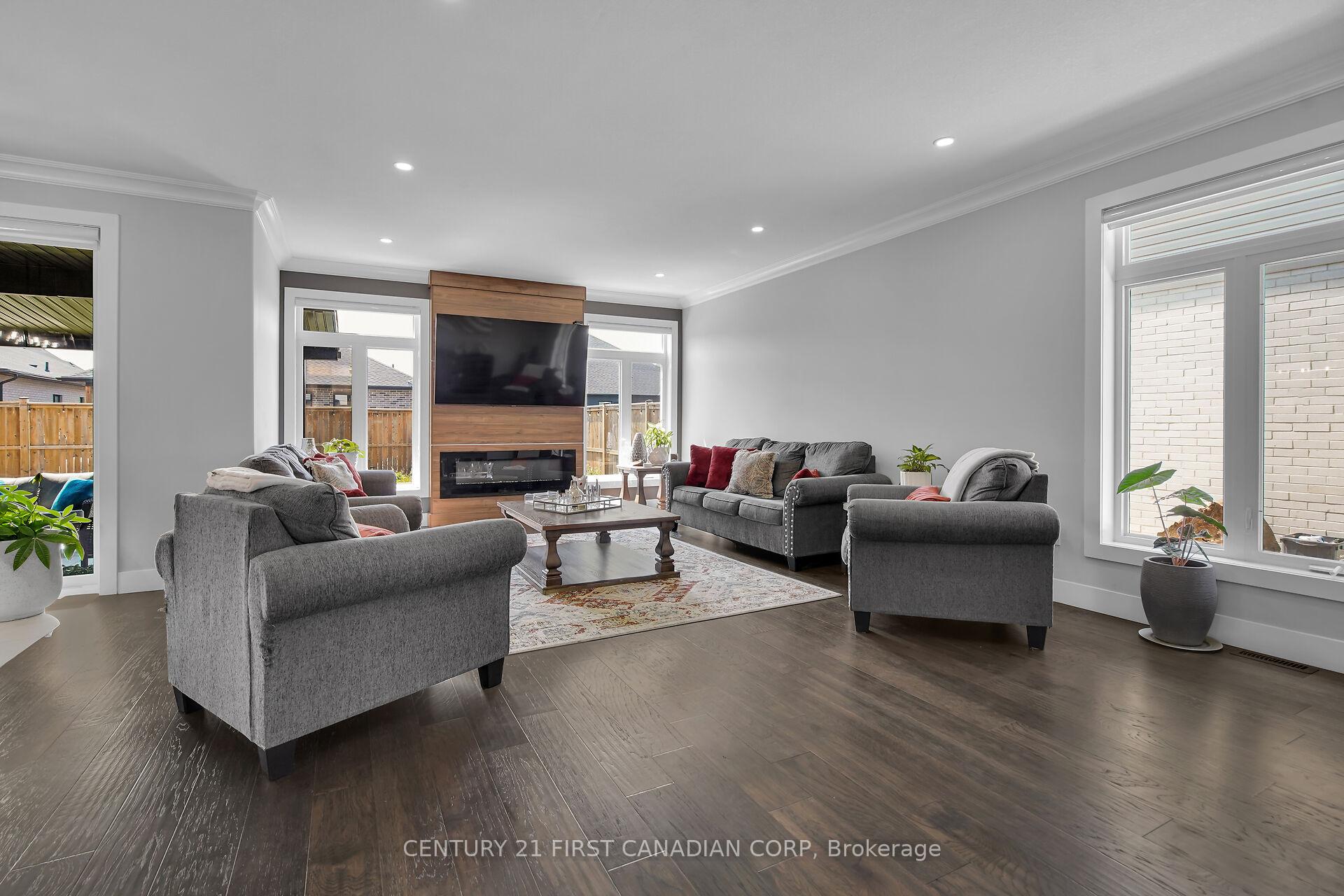 Photo 9 of 3373 Regiment Road, London, South V — HOMEH