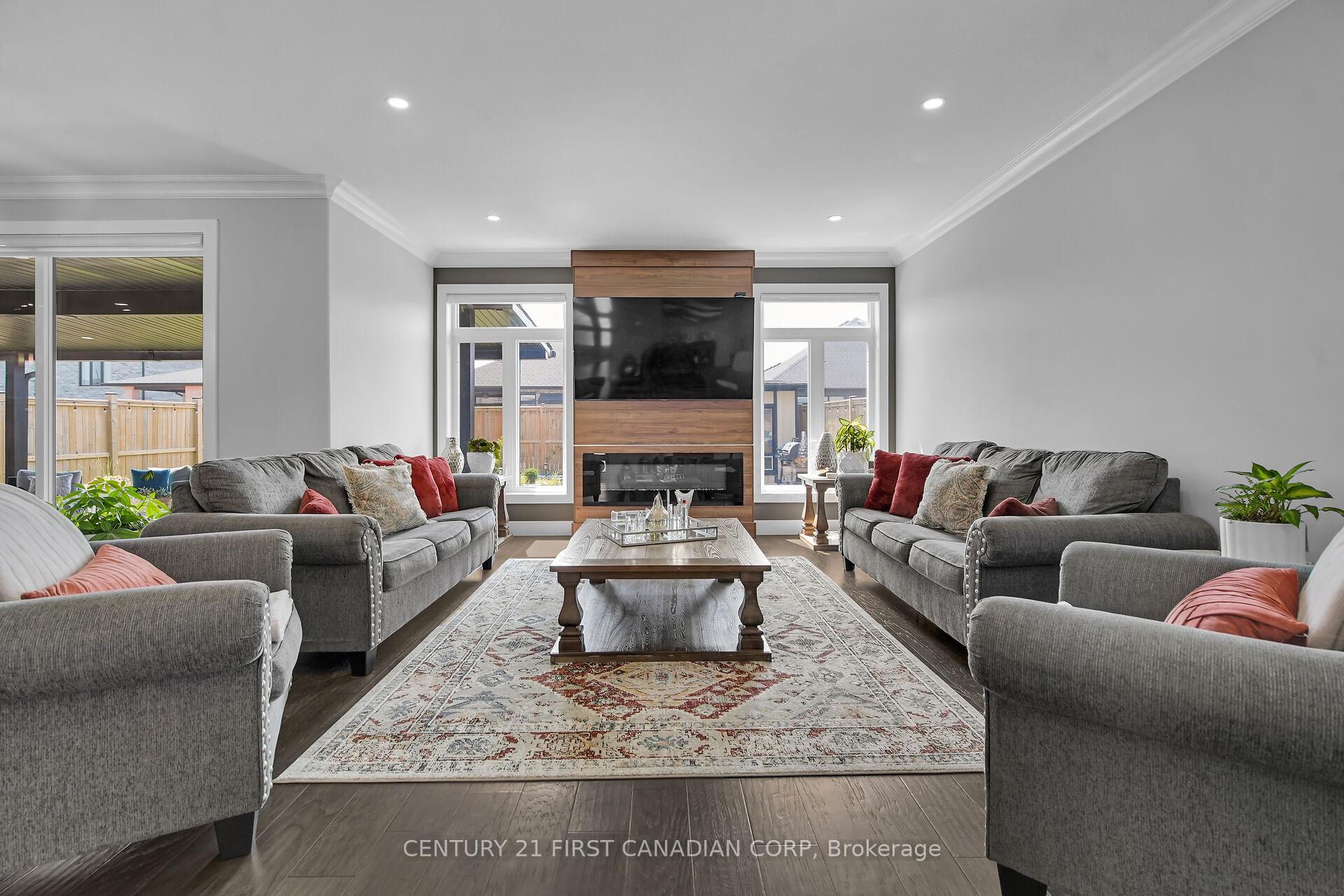Photo 10 of 3373 Regiment Road, London, South V — HOMEH