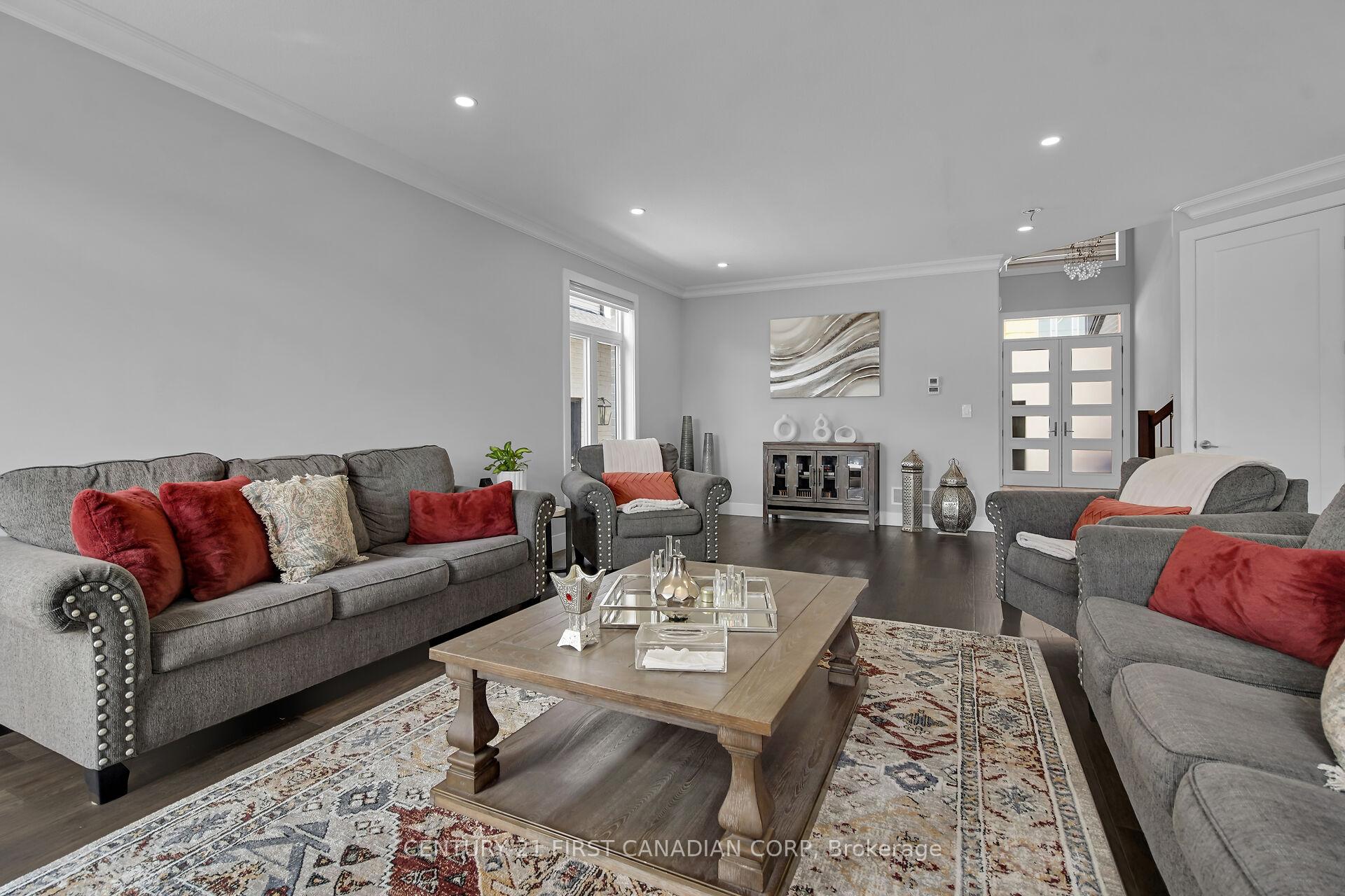 Photo 11 of 3373 Regiment Road, London, South V — HOMEH