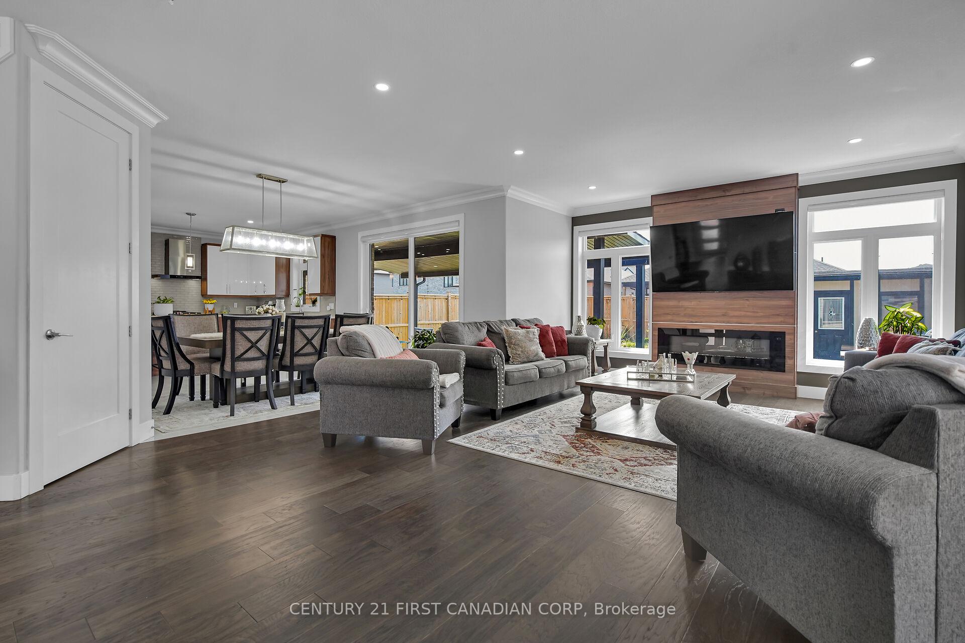 Photo 12 of 3373 Regiment Road, London, South V — HOMEH