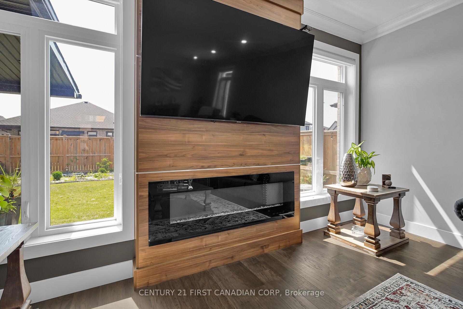 Photo 13 of 3373 Regiment Road, London, South V — HOMEH