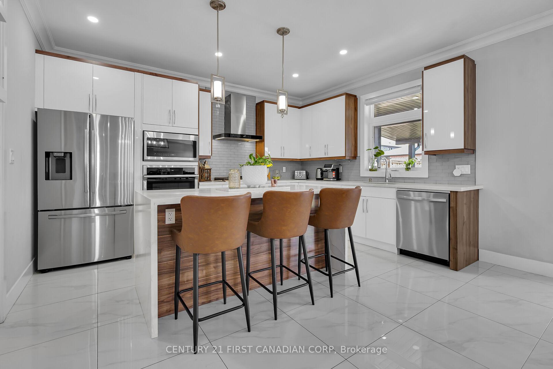 Photo 17 of 3373 Regiment Road, London, South V — HOMEH