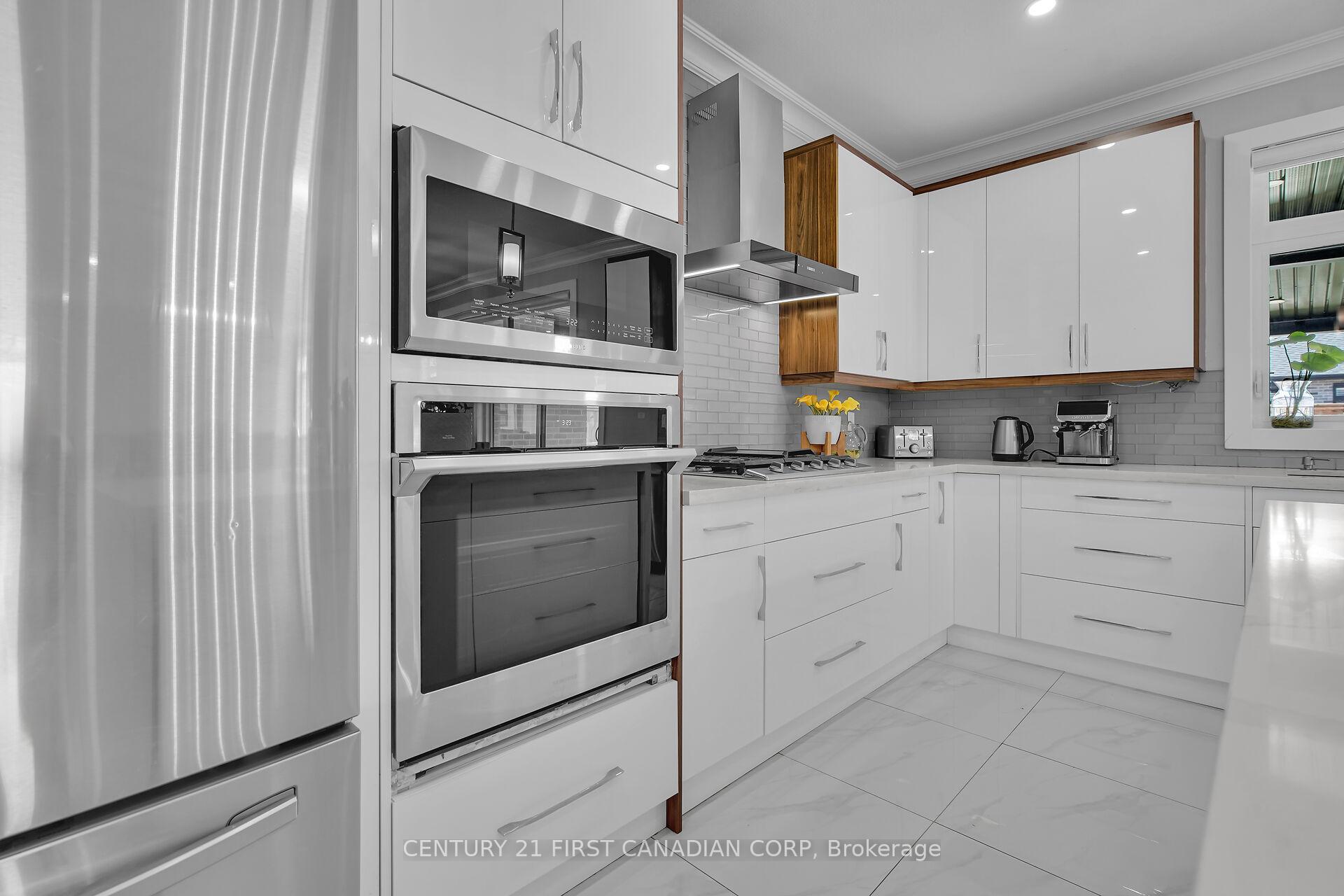 Photo 18 of 3373 Regiment Road, London, South V — HOMEH