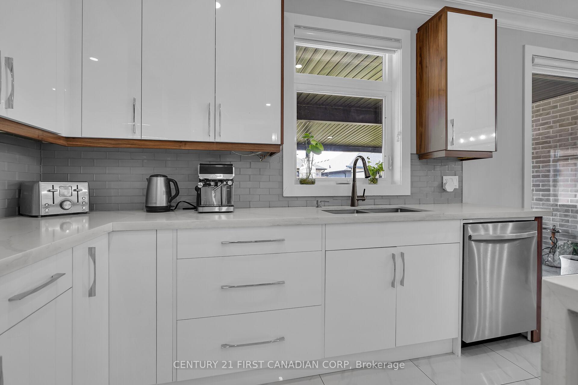 Photo 19 of 3373 Regiment Road, London, South V — HOMEH