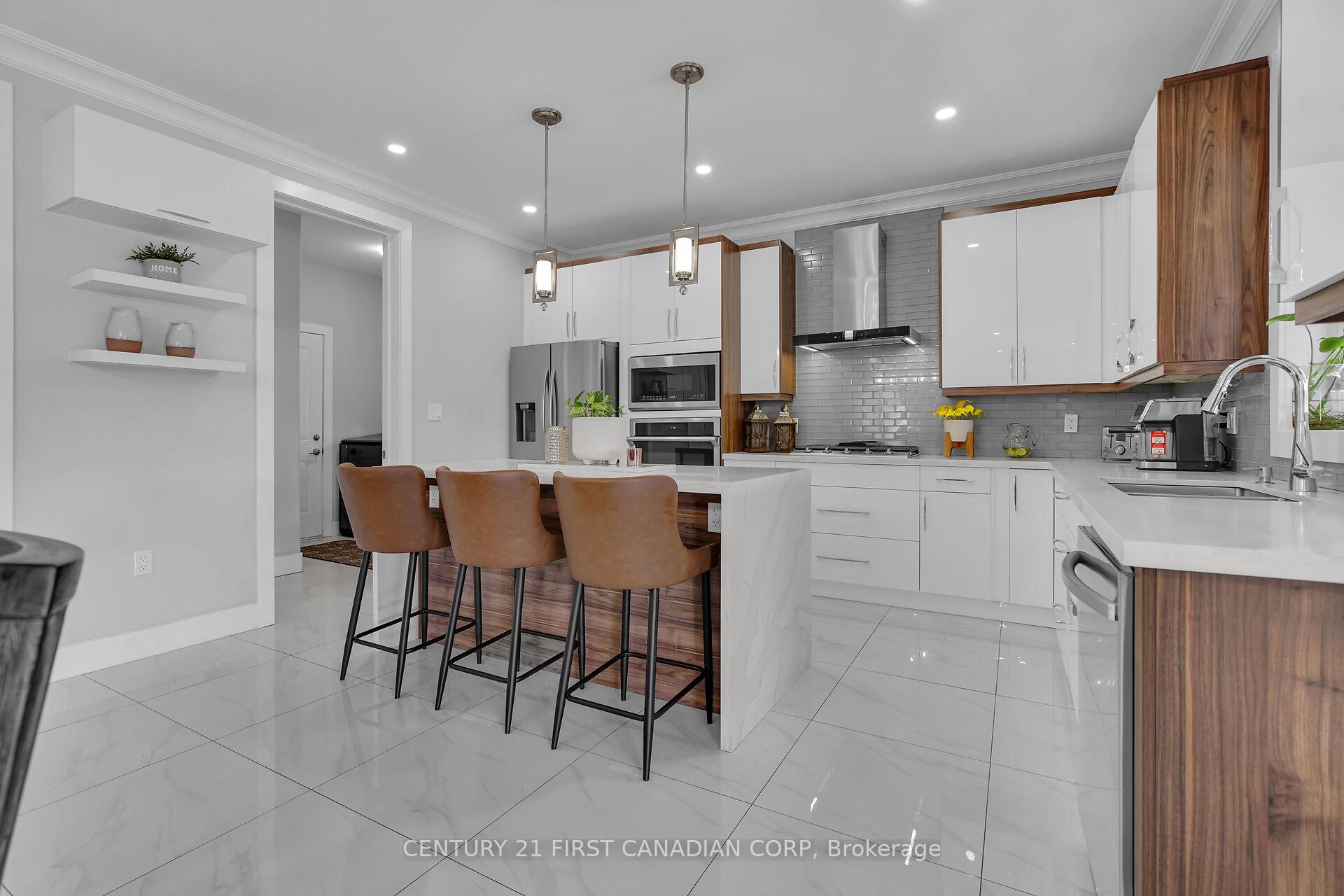 Photo 21 of 3373 Regiment Road, London, South V — HOMEH