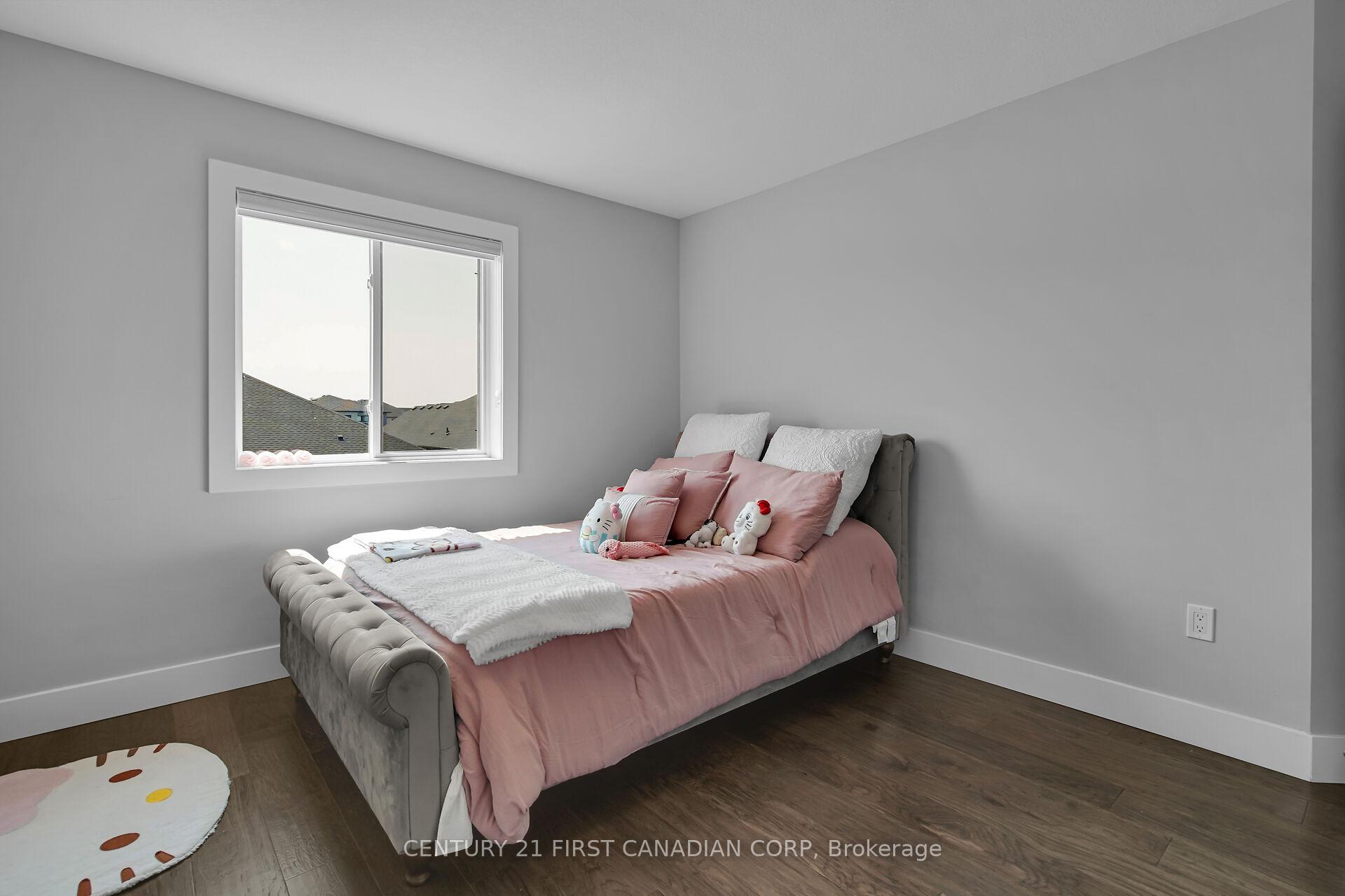 Photo 32 of 3373 Regiment Road, London, South V — HOMEH