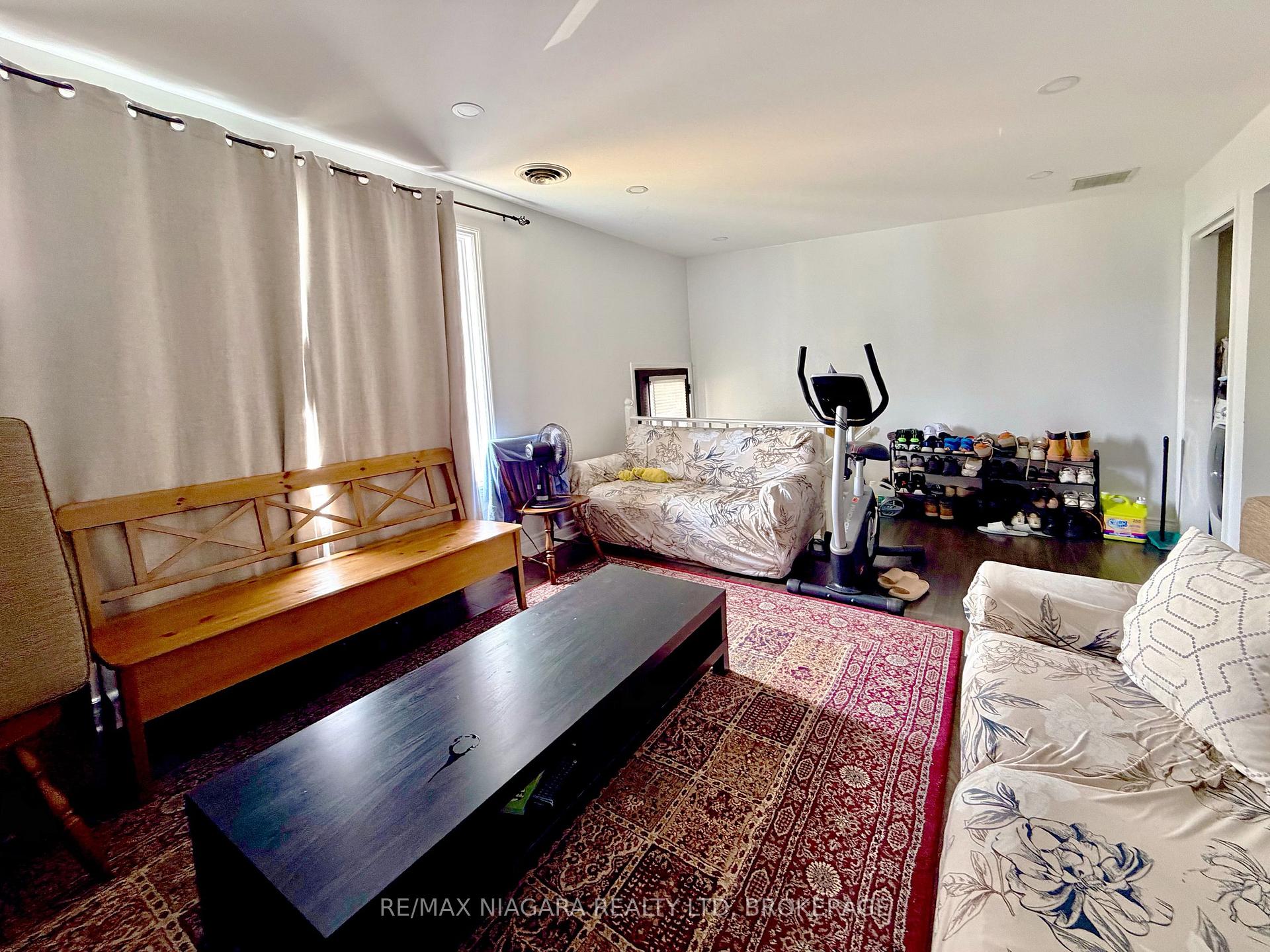 Photo 4 of Unit UPPER, 6475 Taylor Street, Niagara Falls, Dorchester — HOMEH