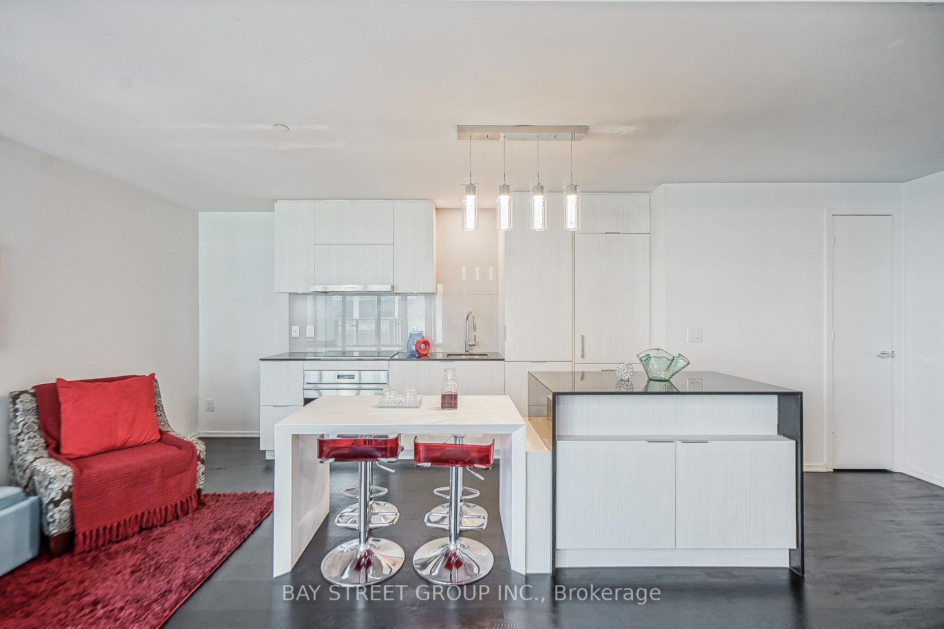 Photo 4 of Unit 505, 1 Bloor Street E, Toronto, Church-Yonge Corridor — HOMEH