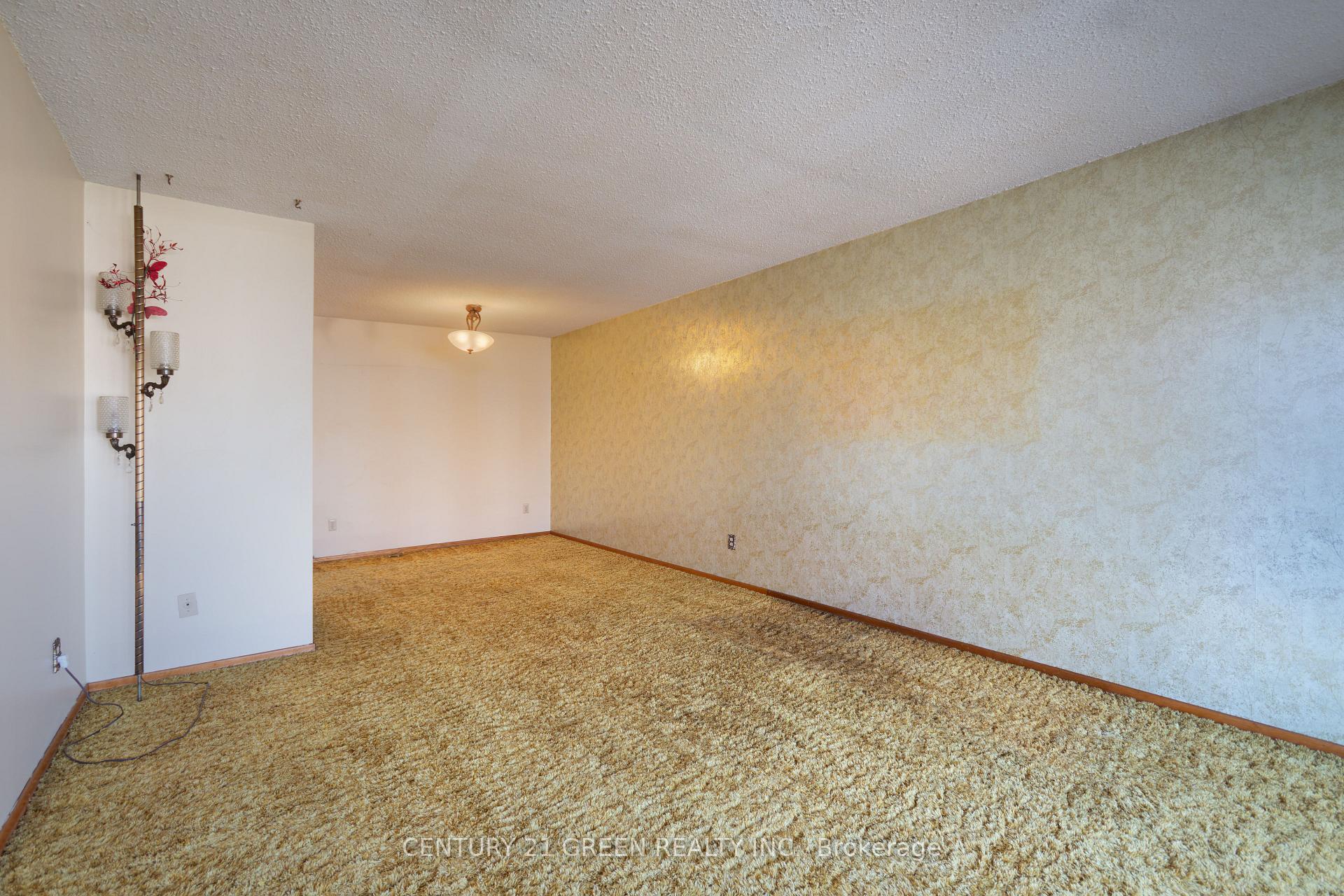 Photo 7 of 729 West 5th Street, Hamilton, Fessenden — HOMEH