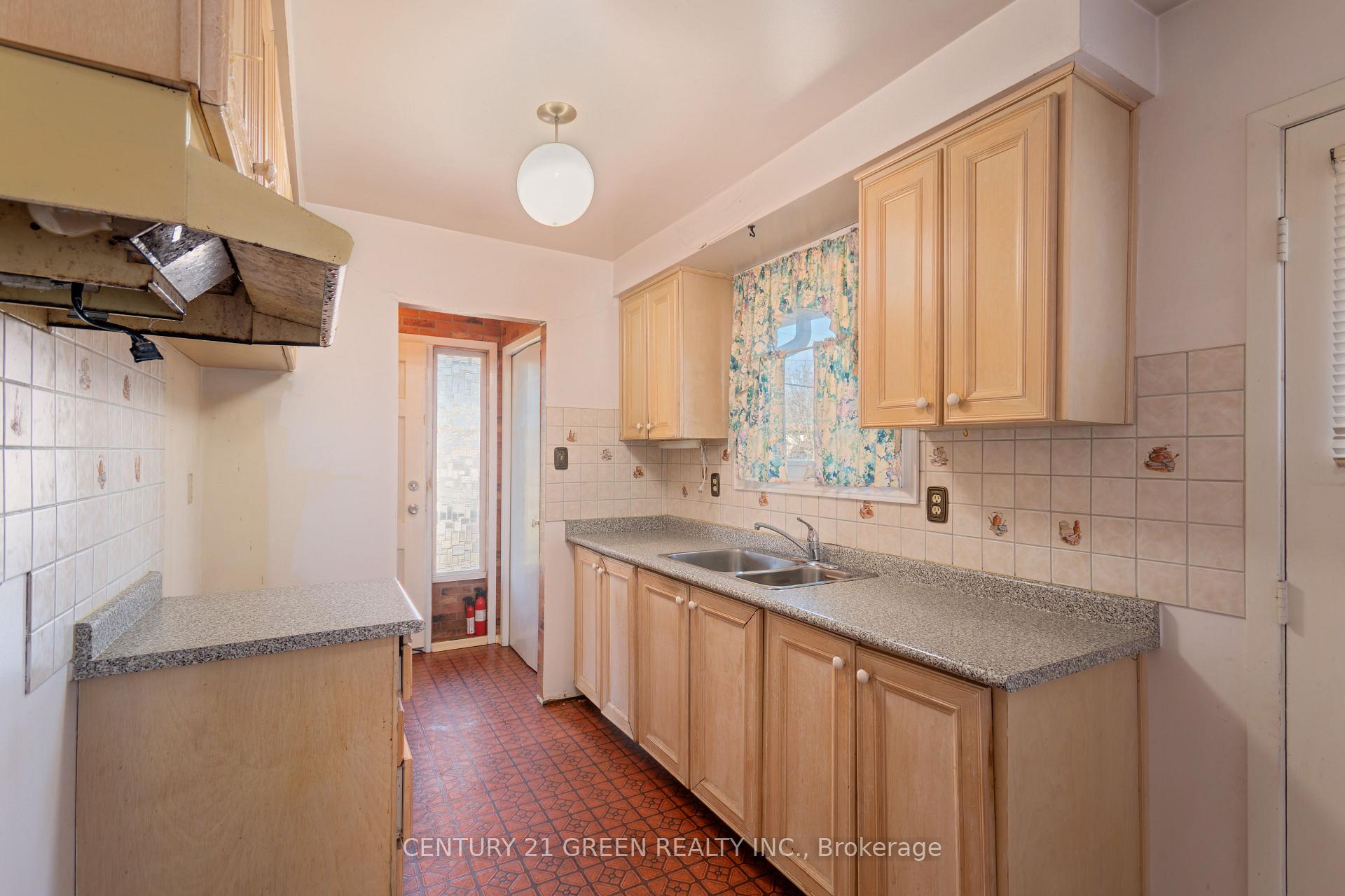 Photo 13 of 729 West 5th Street, Hamilton, Fessenden — HOMEH