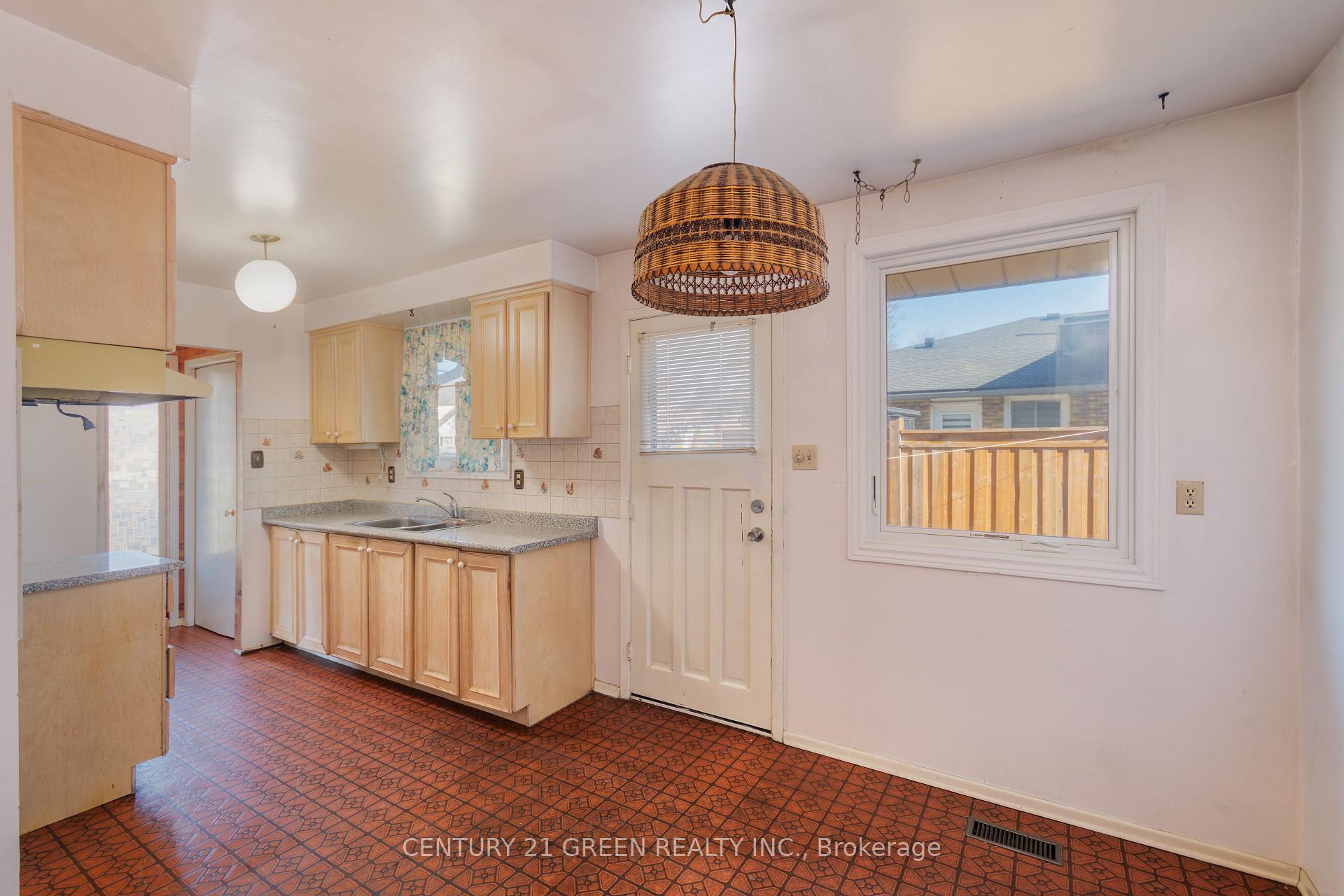 Photo 14 of 729 West 5th Street, Hamilton, Fessenden — HOMEH