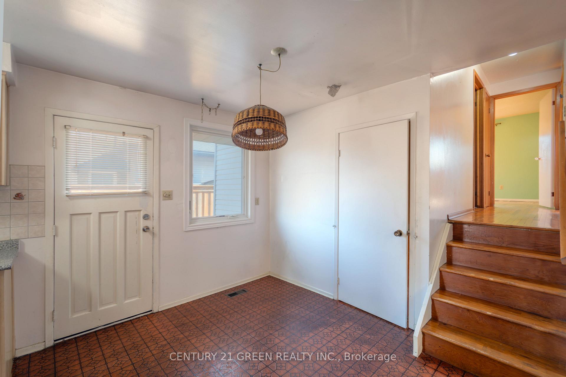 Photo 16 of 729 West 5th Street, Hamilton, Fessenden — HOMEH